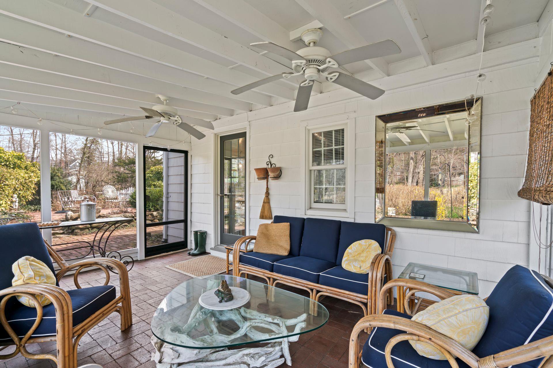 302 W Neck Road