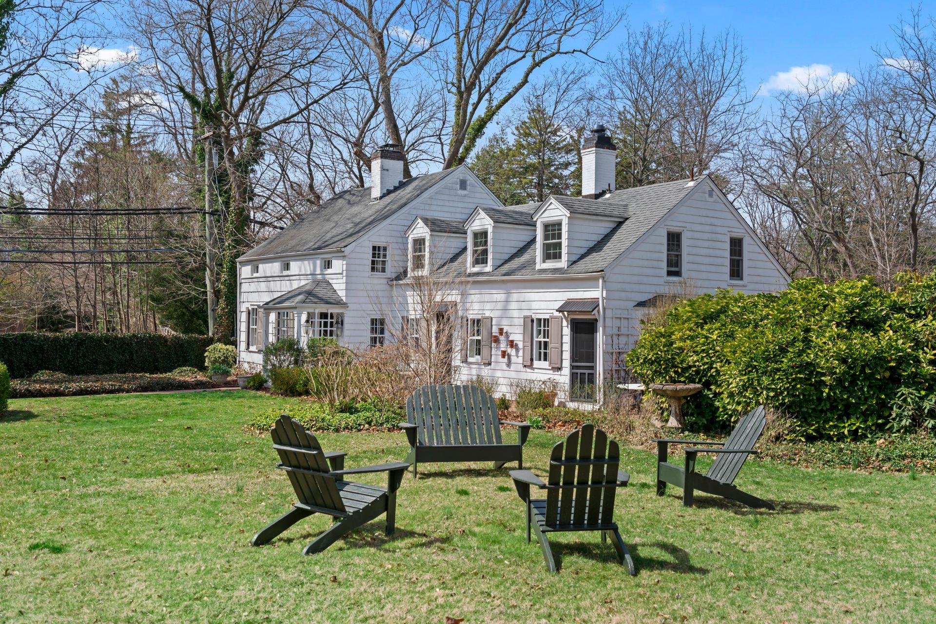 302 W Neck Road