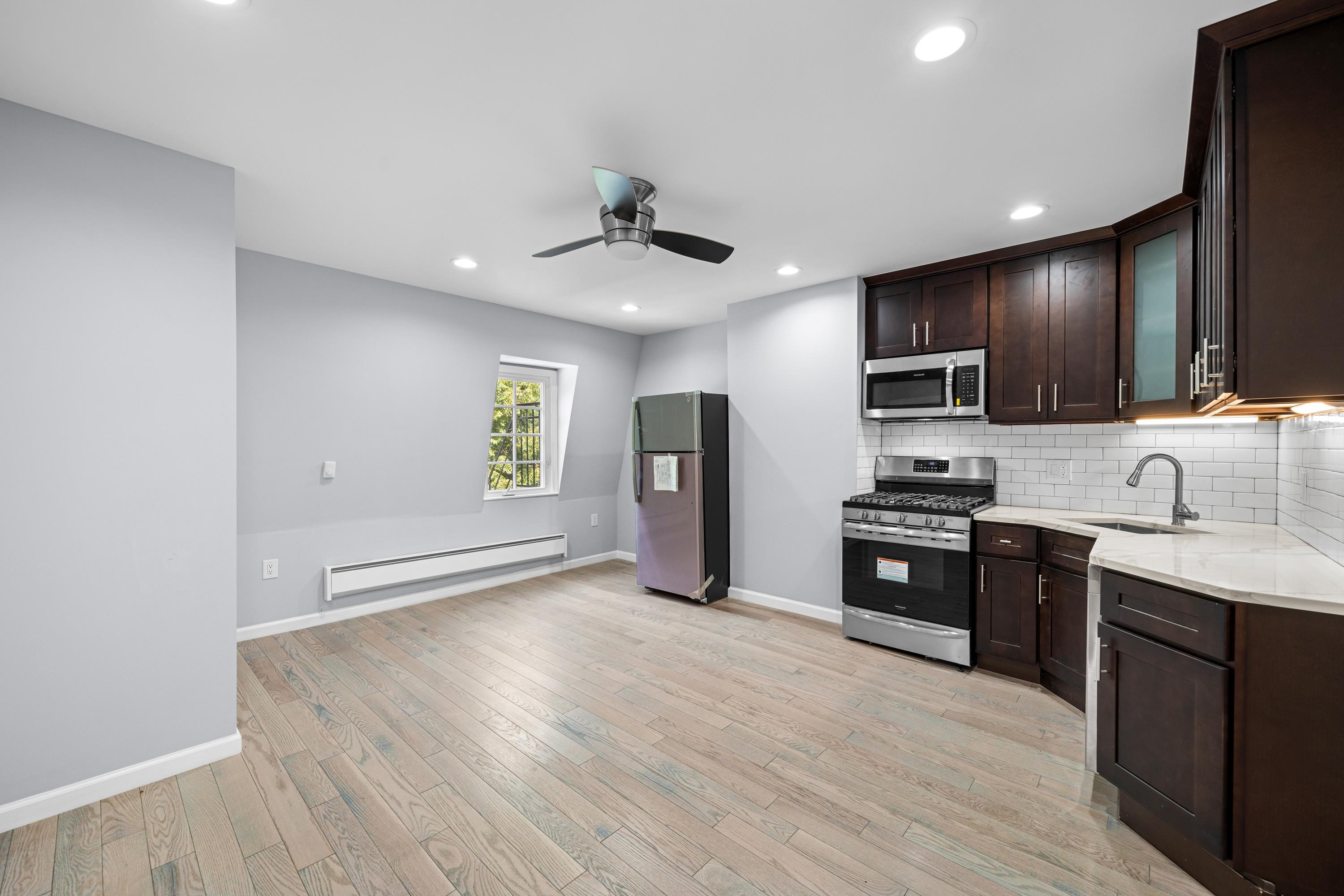 376 FORREST ST Unit: 3