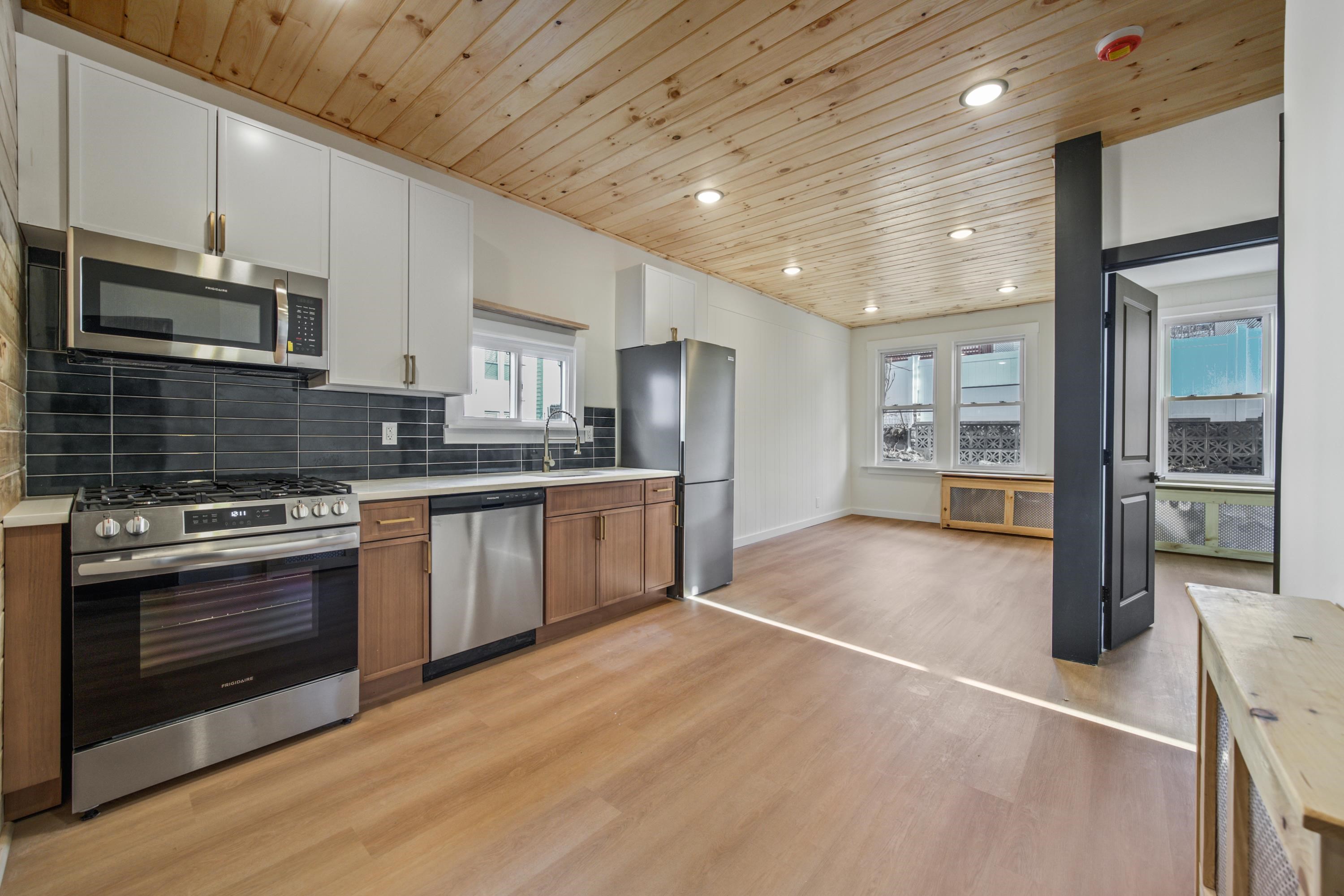 370 LIBERTY AVE Unit: 2R