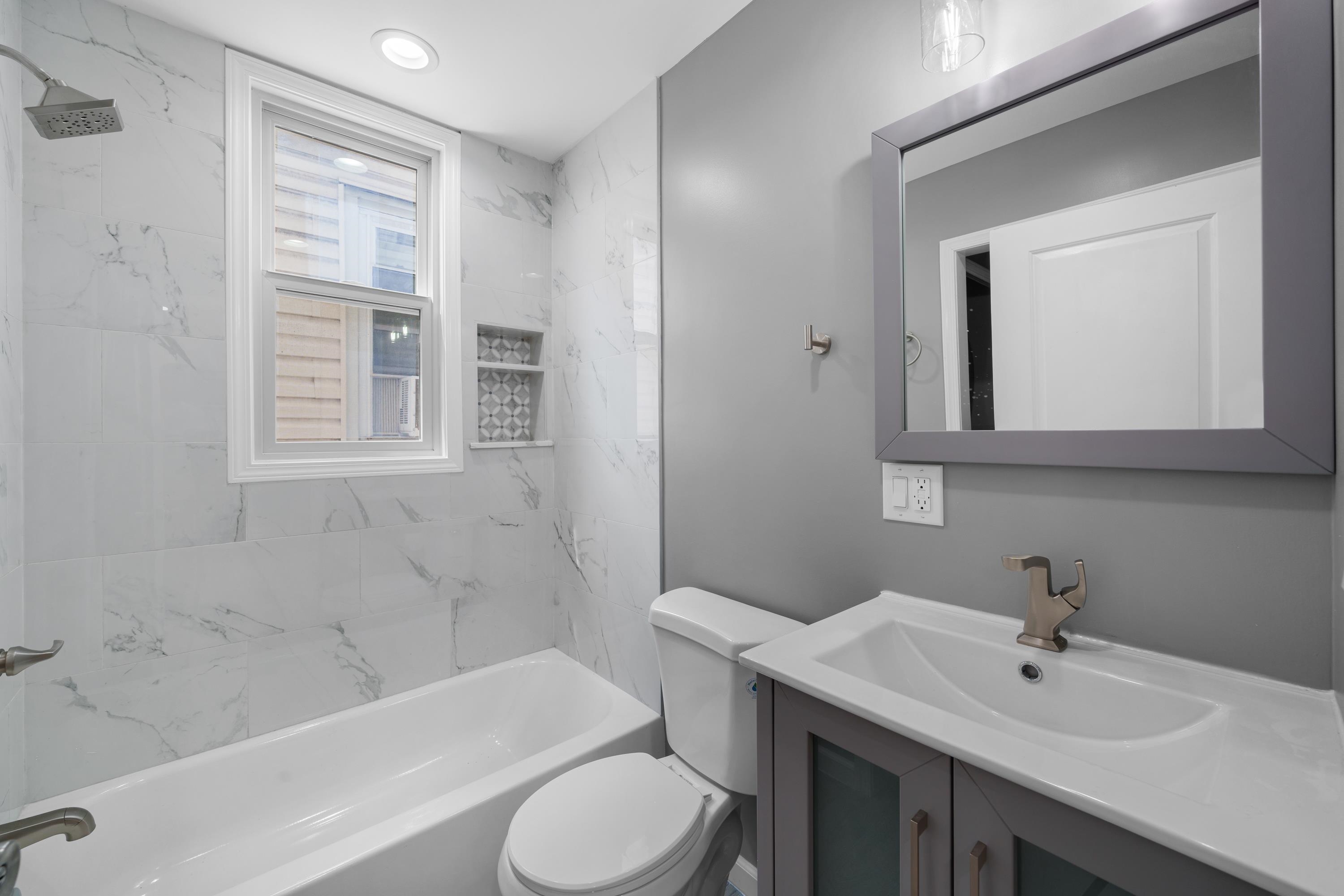 376 FORREST ST Unit: 1