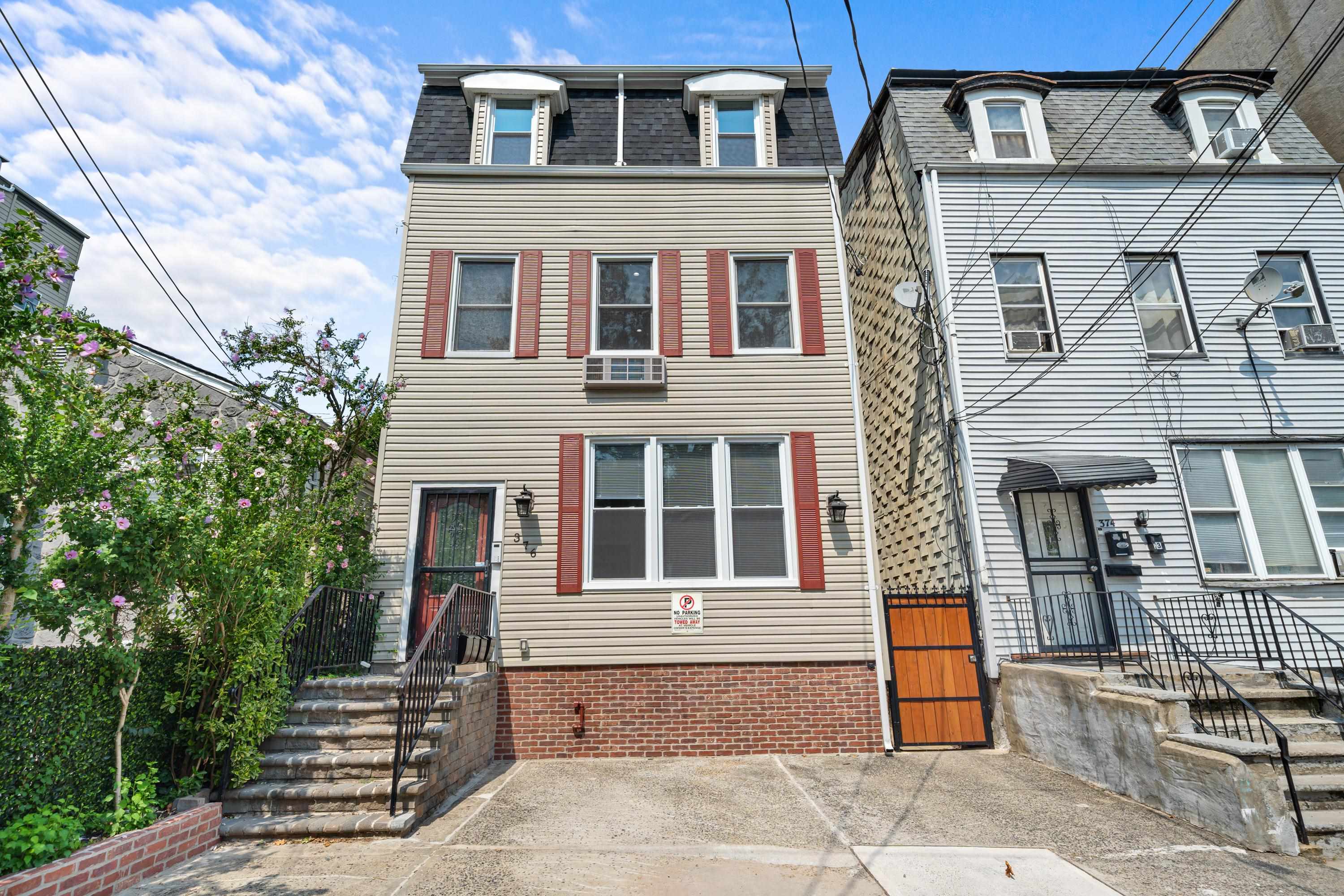 376 FORREST ST Unit: 1