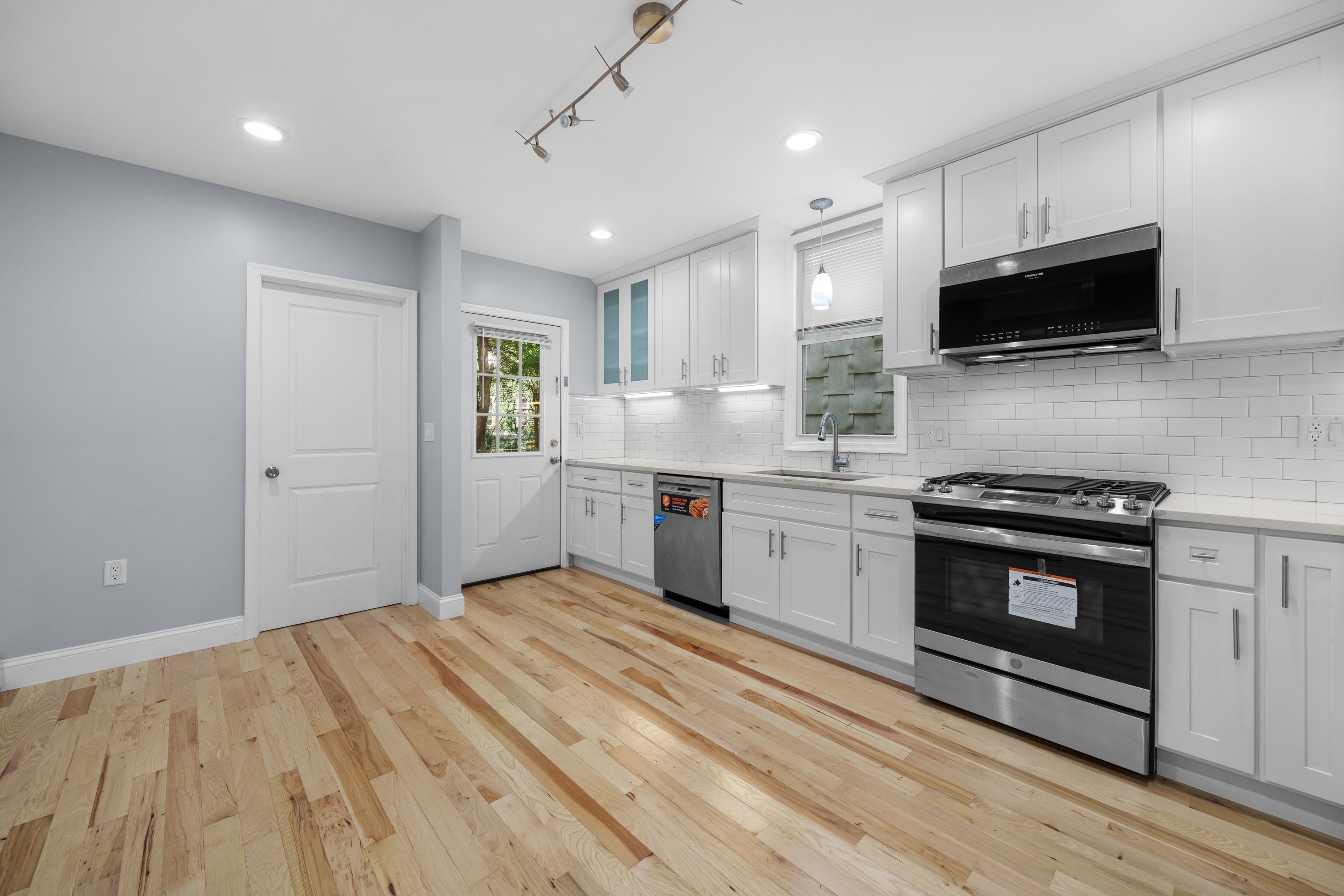 376 FORREST ST Unit: 1