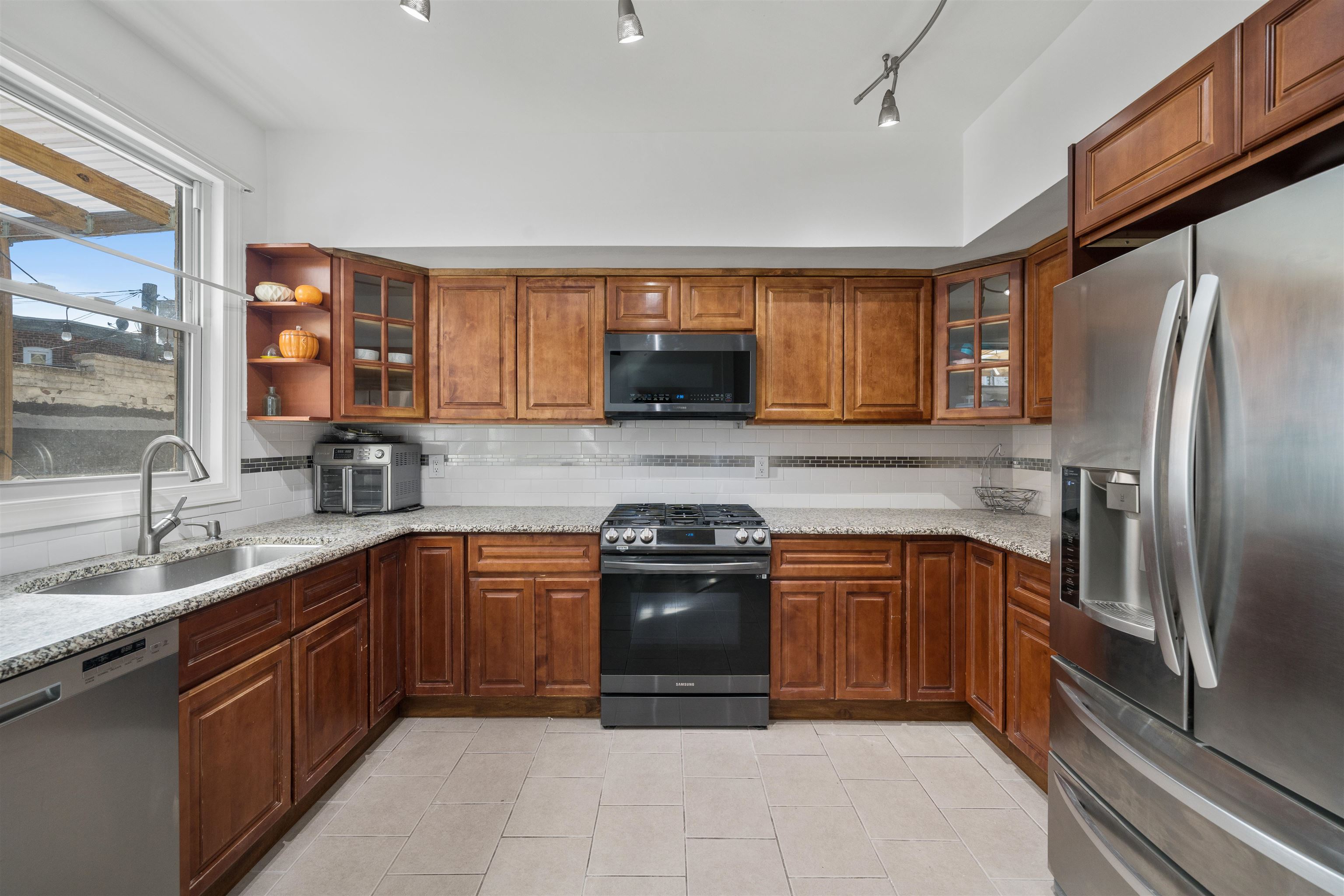 257 DWIGHT ST Unit: 1