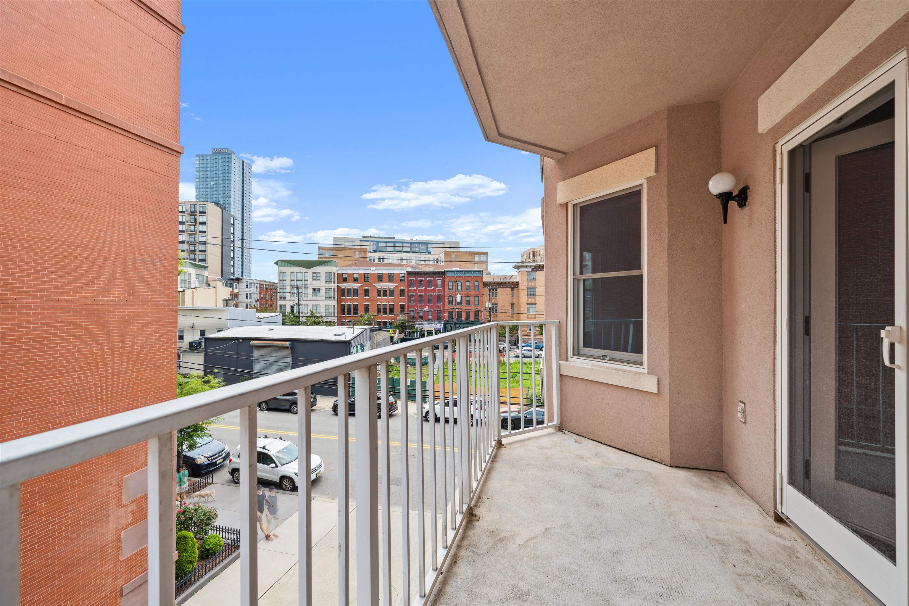 242 BARROW ST Unit: 2D
