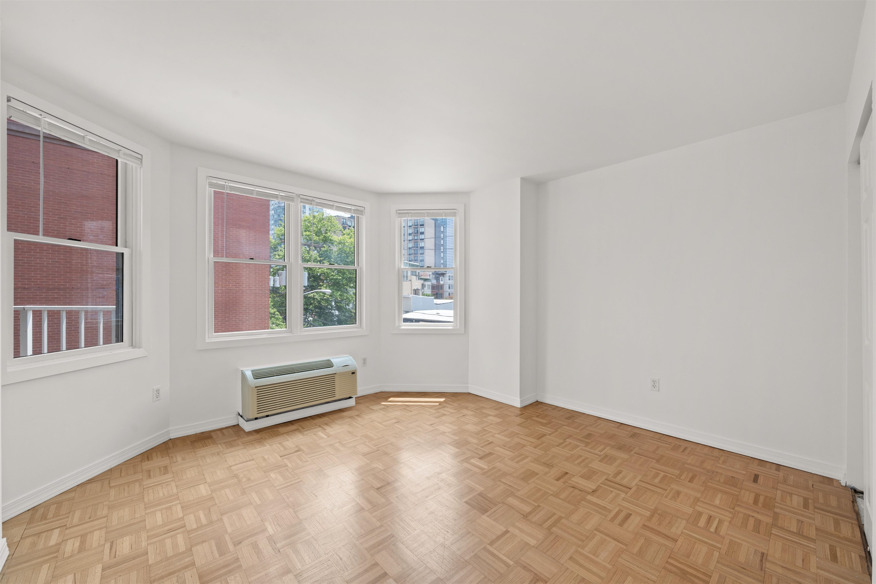 242 BARROW ST Unit: 2D