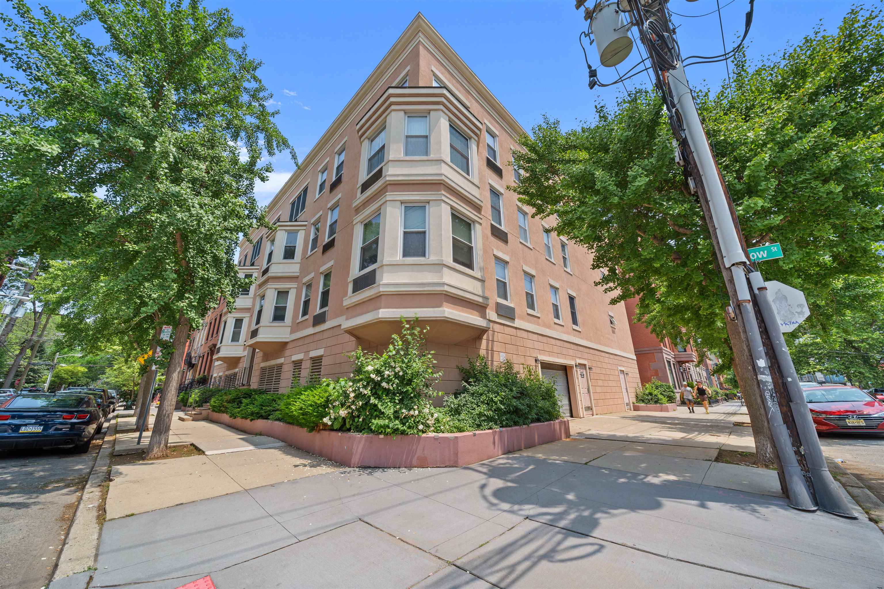242 BARROW ST Unit: 2D