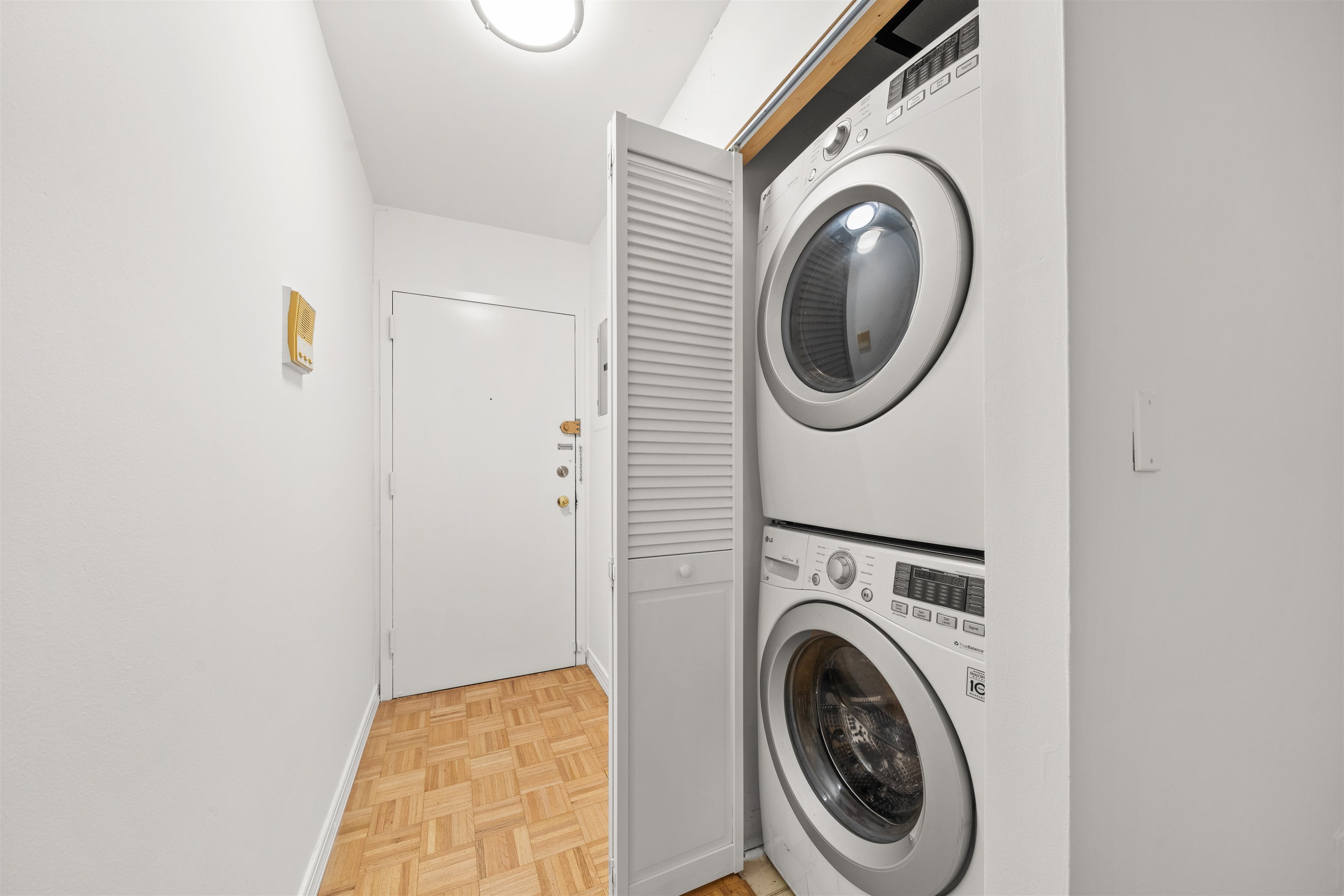 242 BARROW ST Unit: 2D