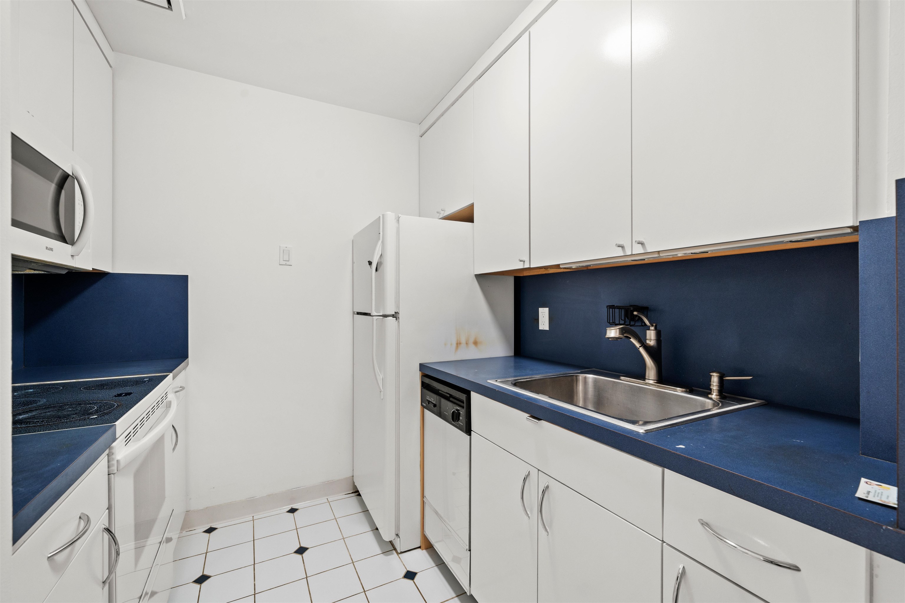 242 BARROW ST Unit: 2D
