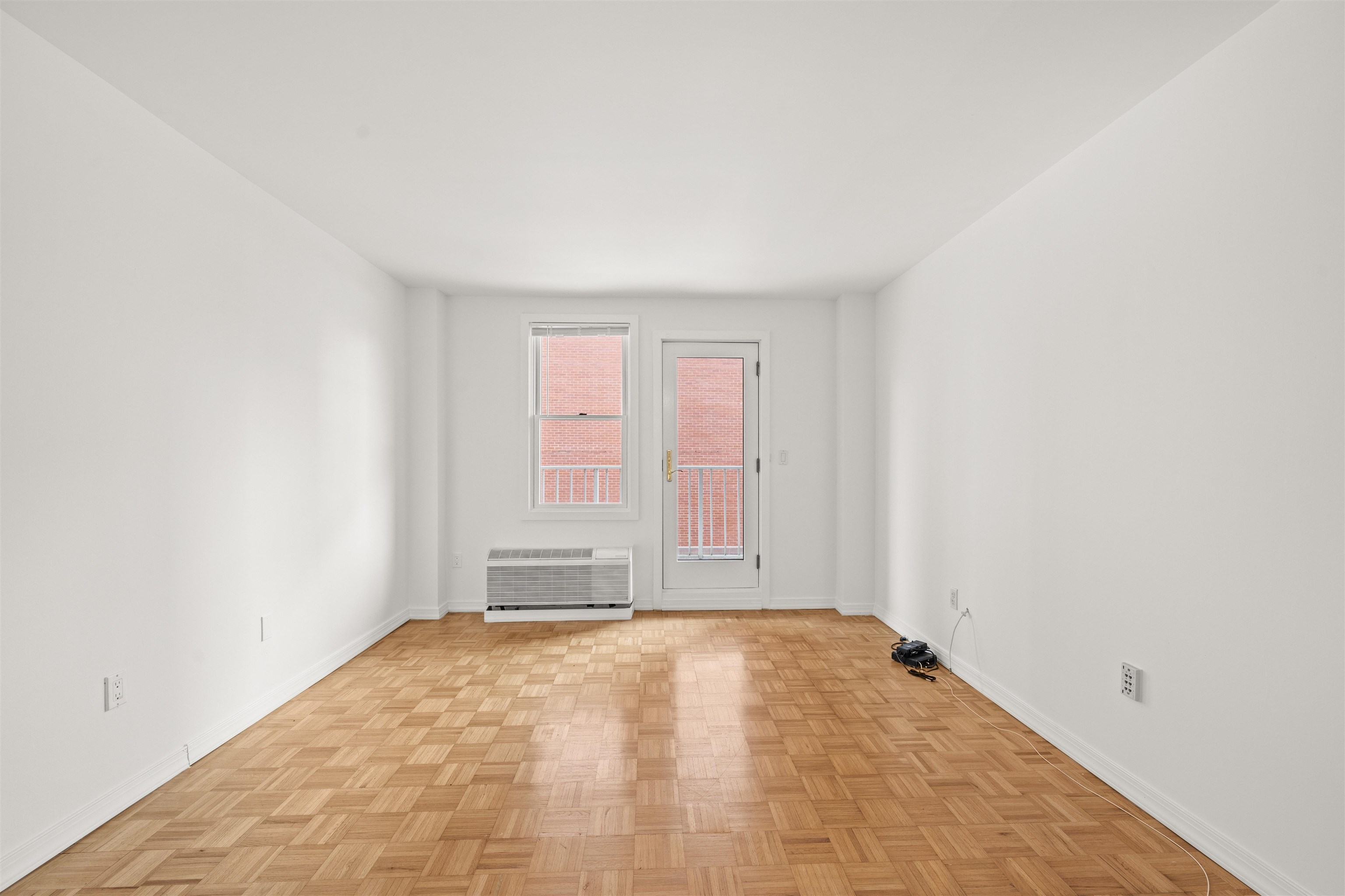 242 BARROW ST Unit: 2D