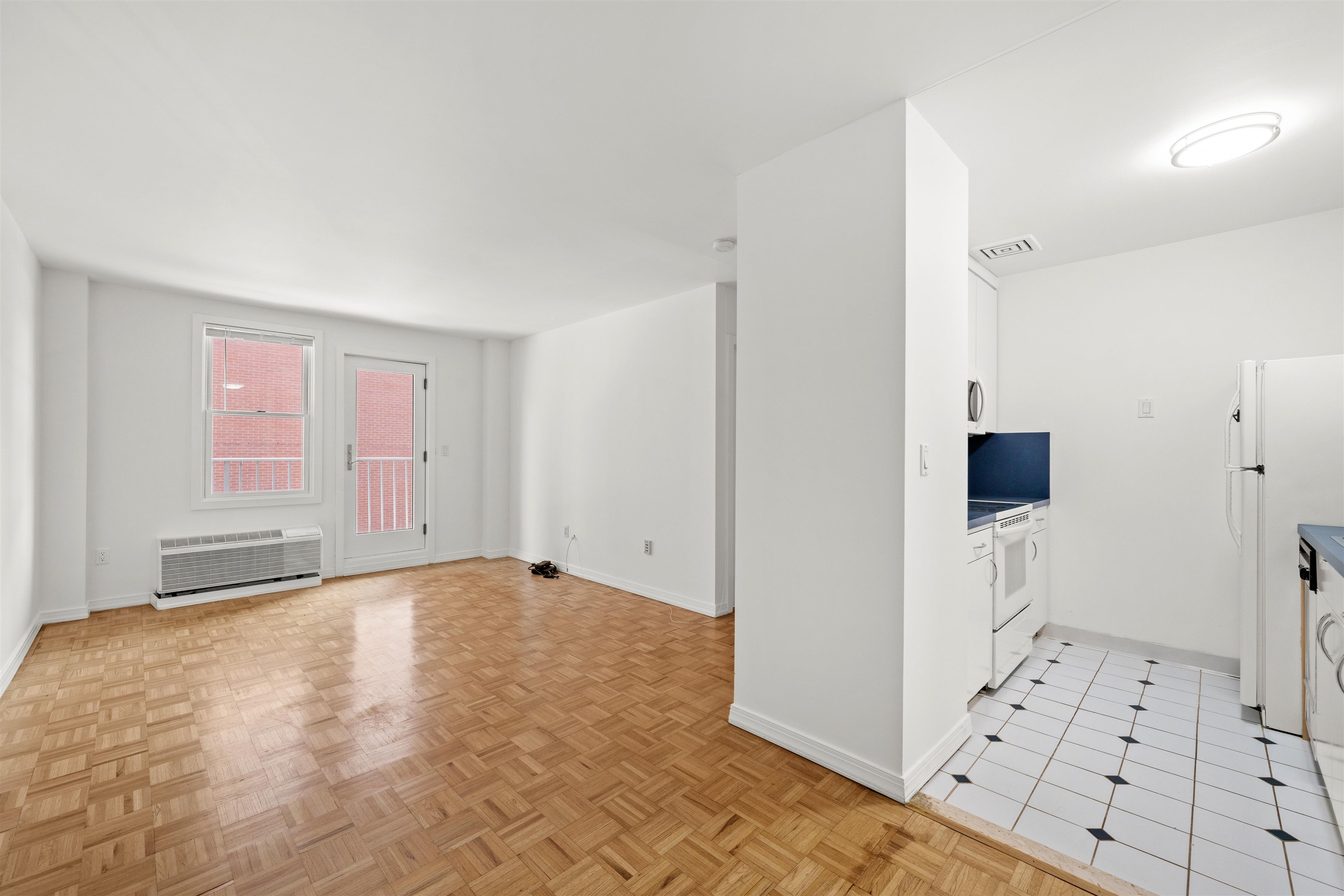 242 BARROW ST Unit: 2D