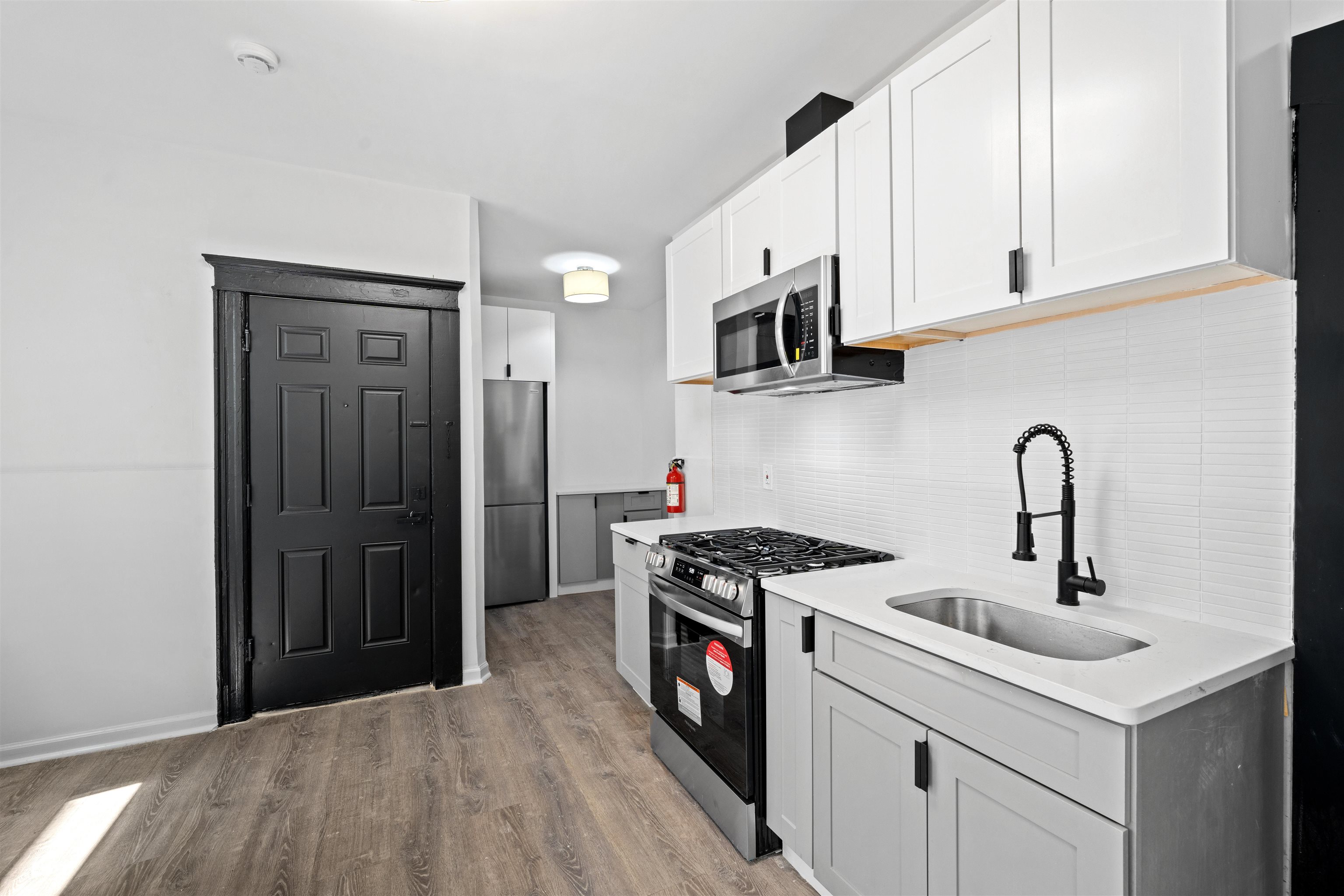 160 GARFIELD AVE Unit: 1R
