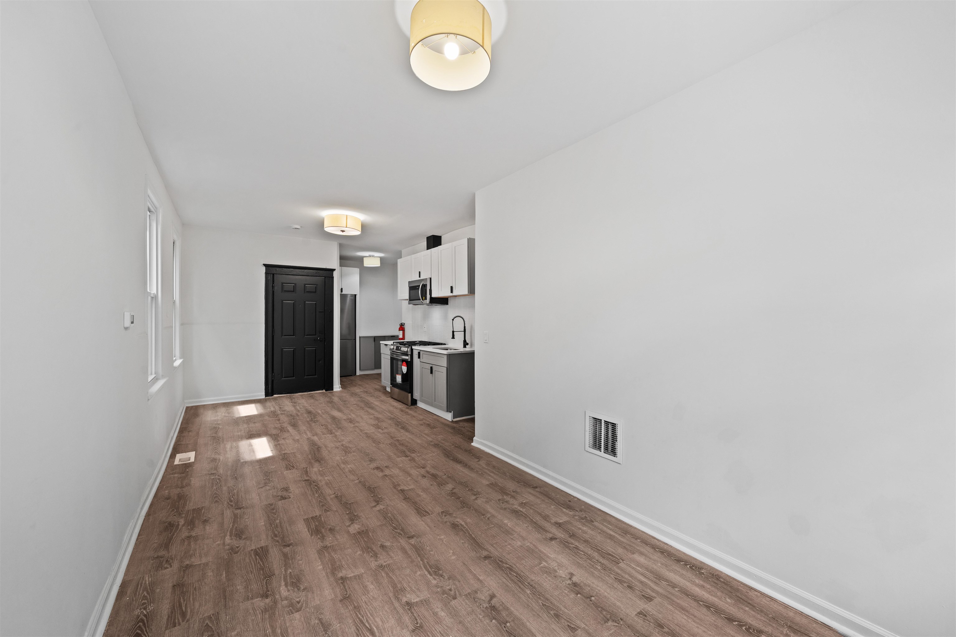160 GARFIELD AVE Unit: 1R