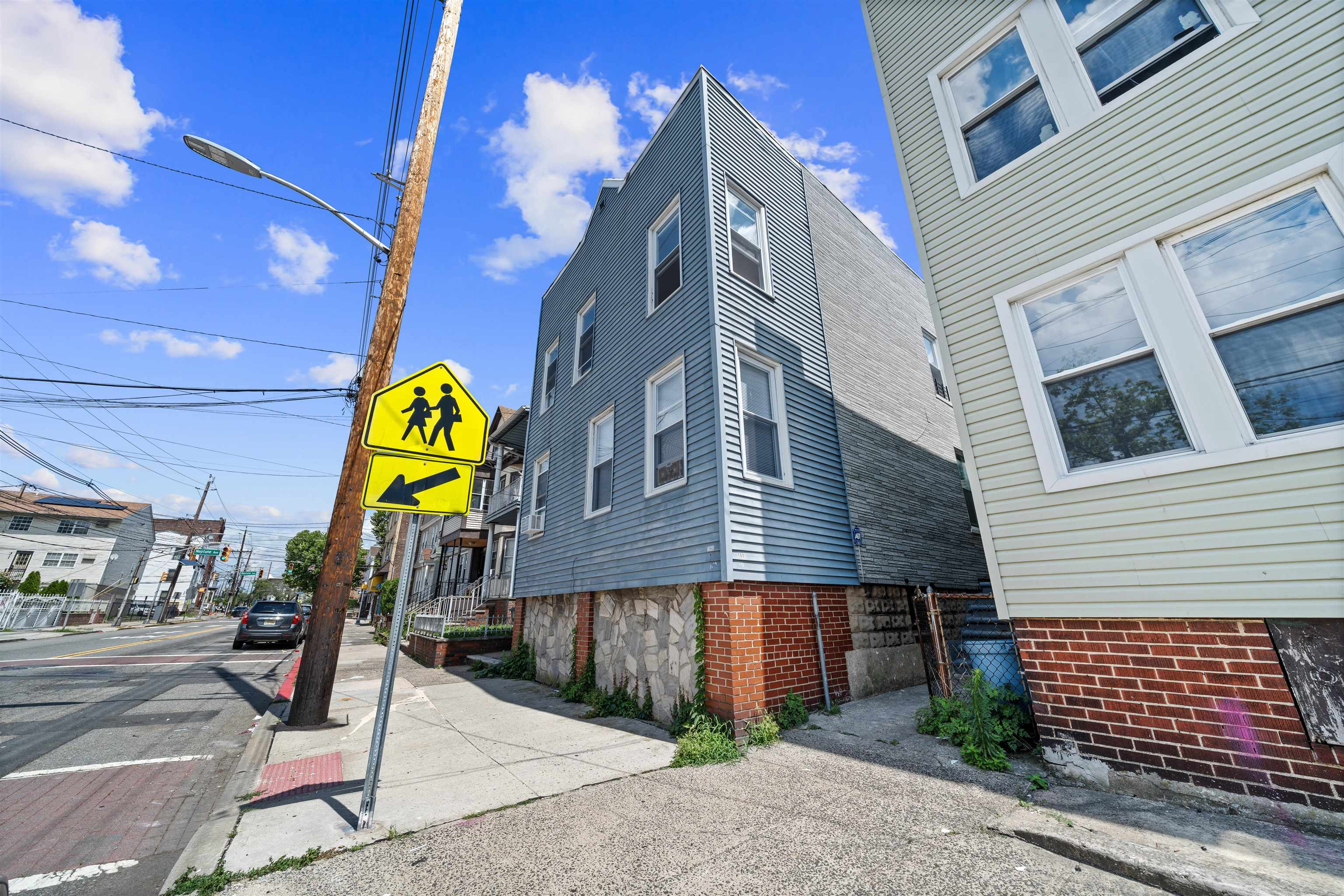 160 GARFIELD AVE Unit: 1R