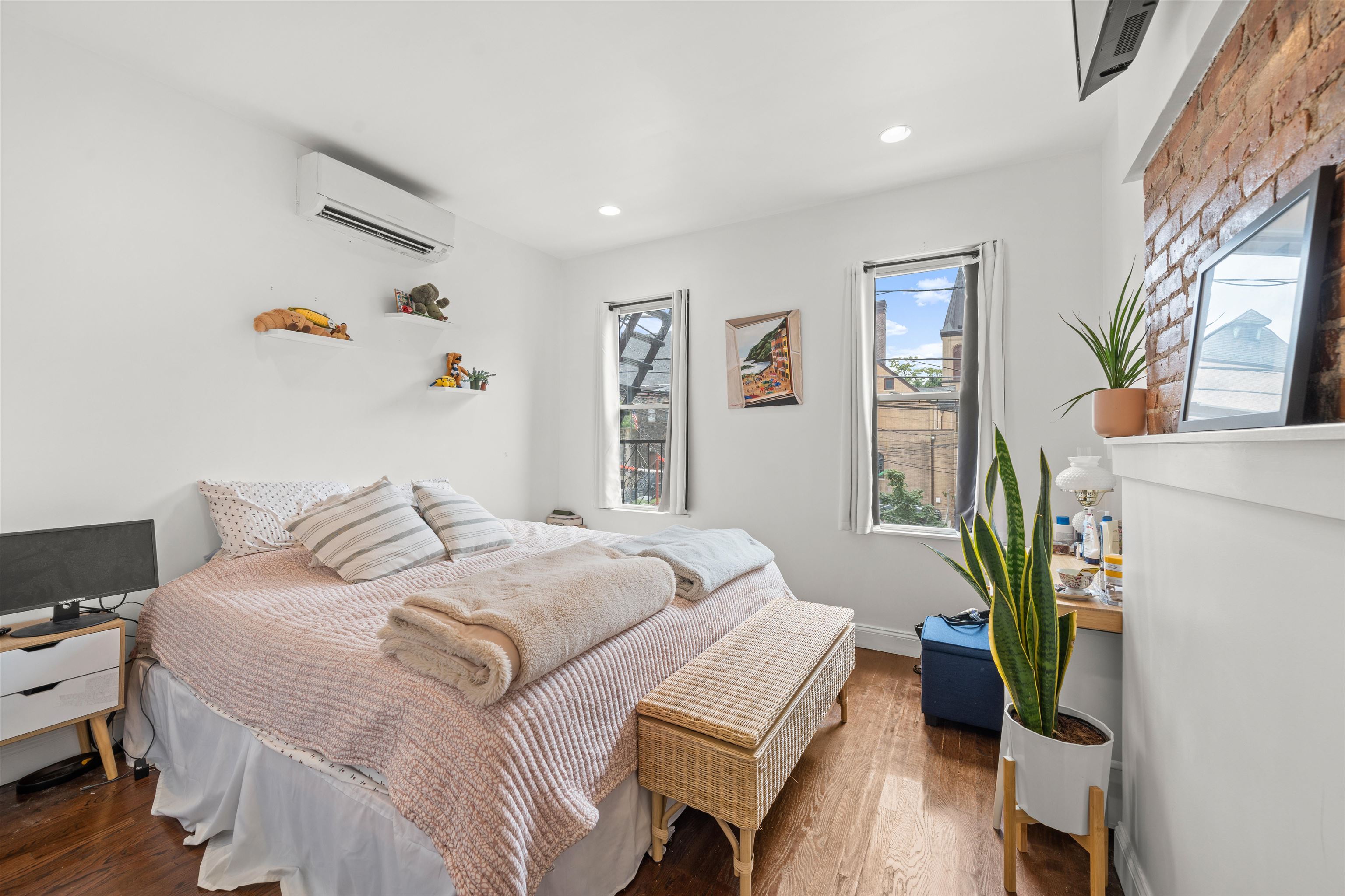 342 7TH ST Unit: 2L