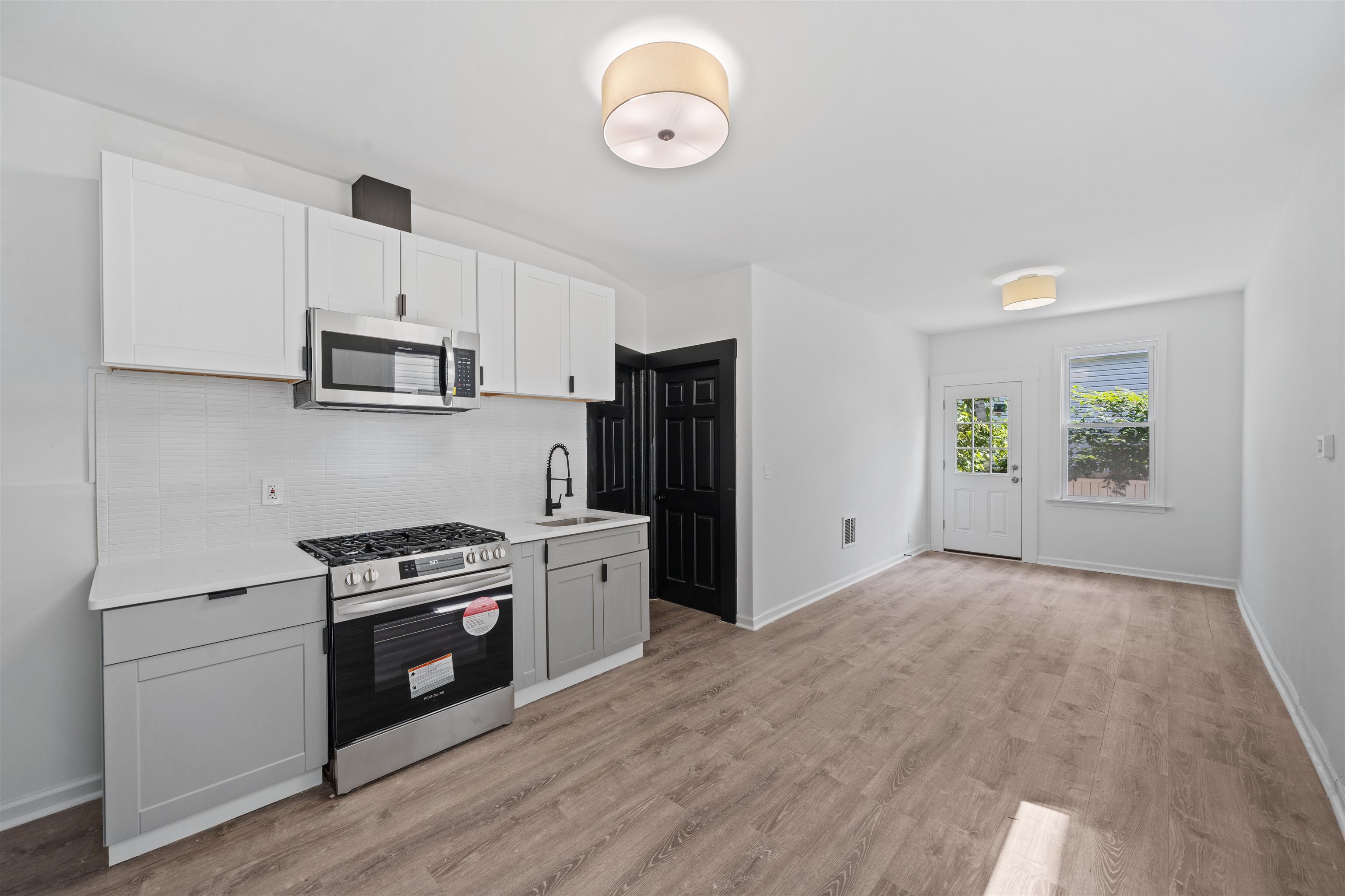 160 GARFIELD AVE Unit: 2R
