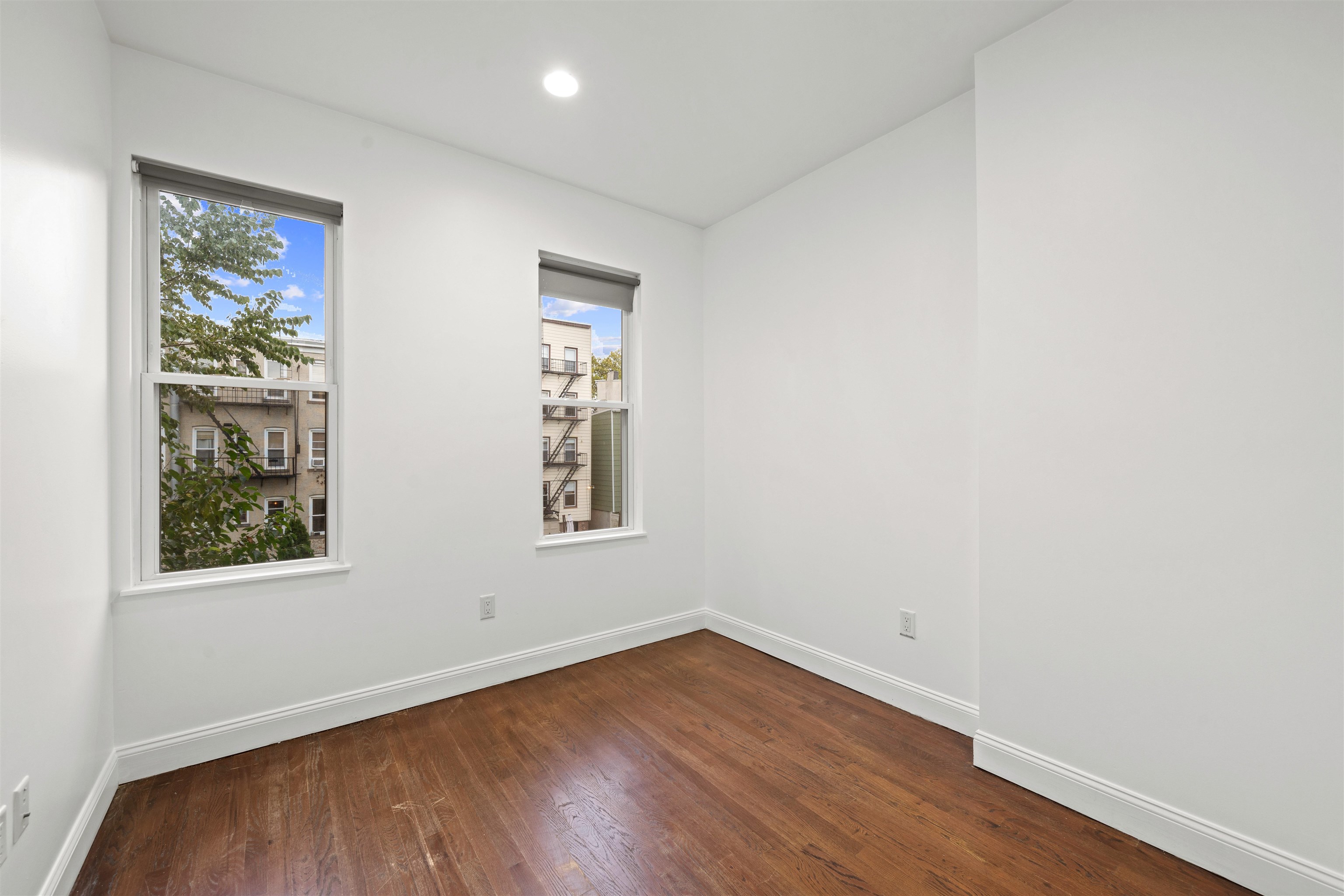 342 7TH ST Unit: 2R