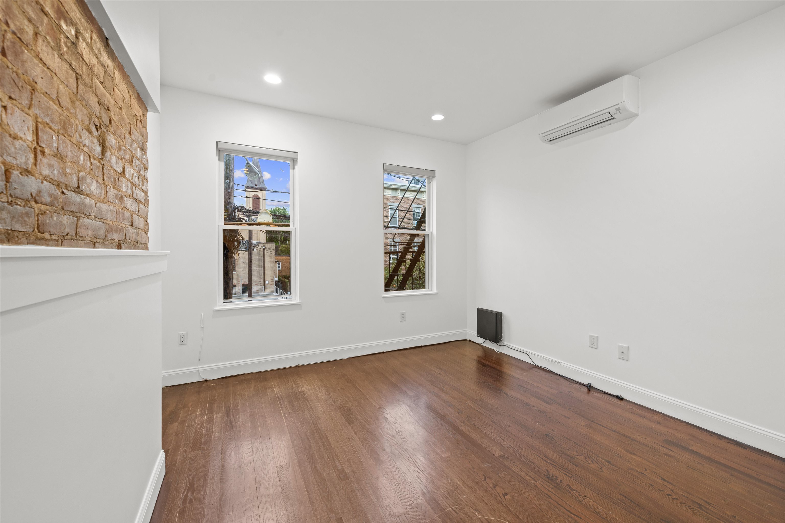 342 7TH ST Unit: 2R