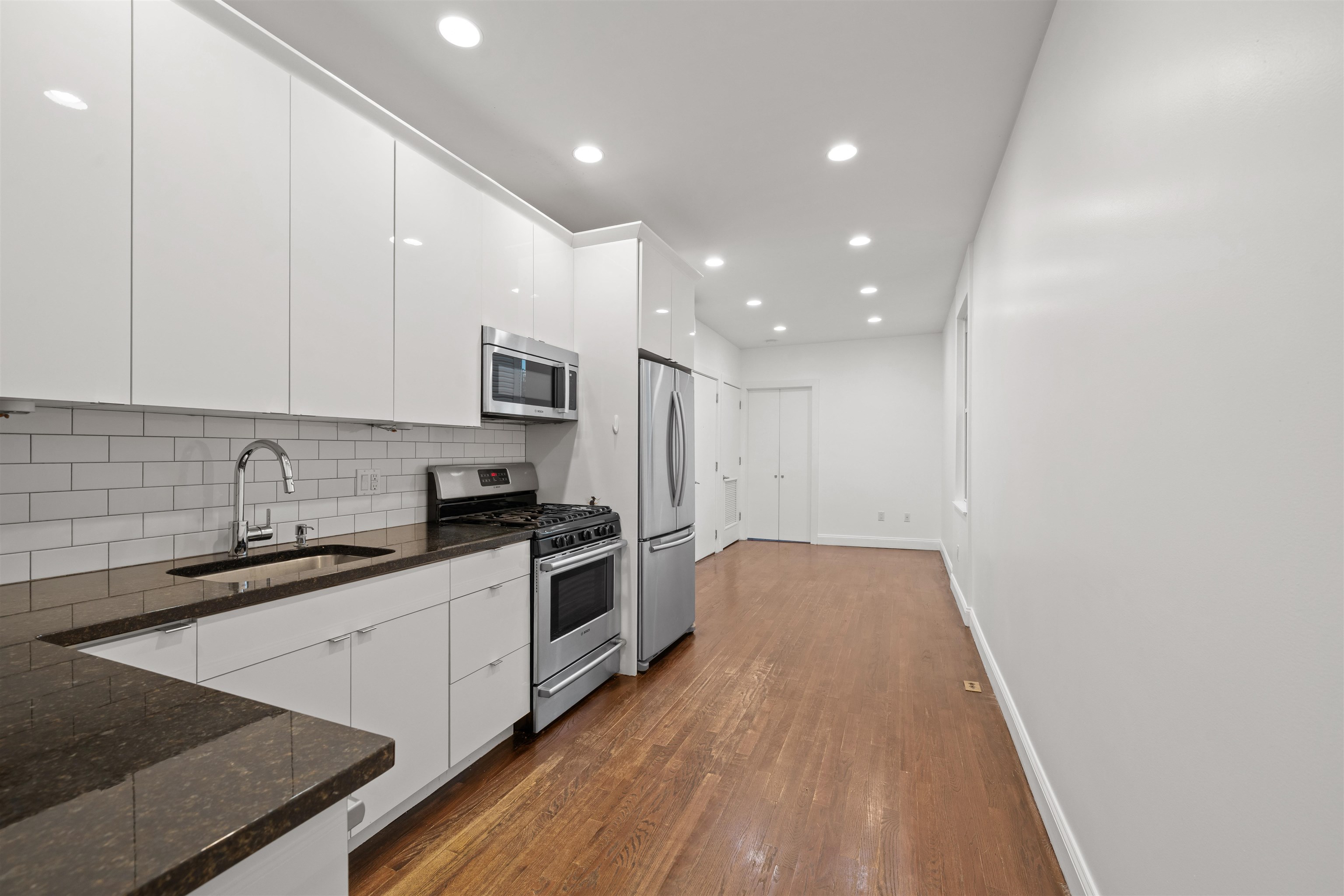 342 7TH ST Unit: 2R