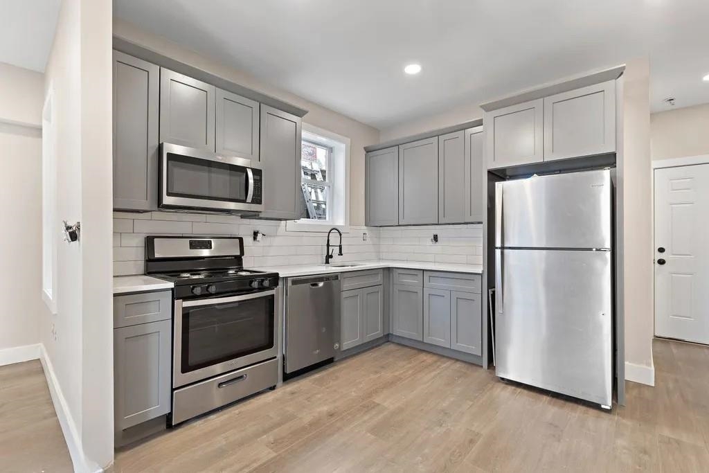 406 COMMUNIPAW AVE Unit: 1