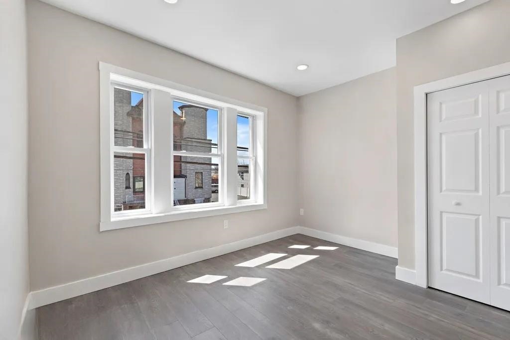 406 COMMUNIPAW AVE Unit: 1
