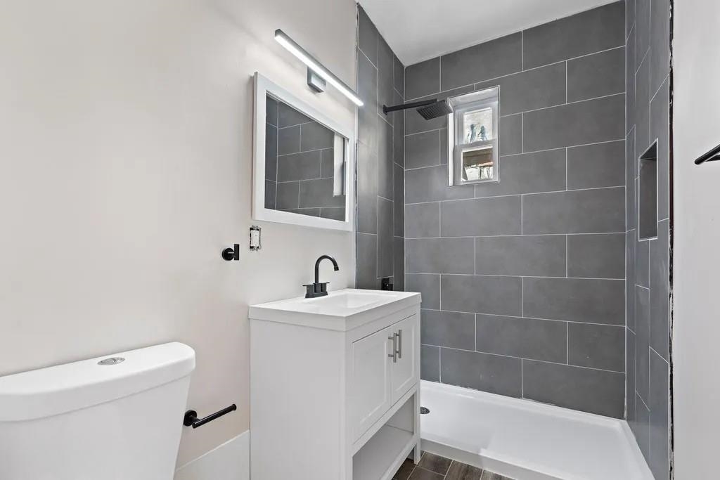406 COMMUNIPAW AVE Unit: 1