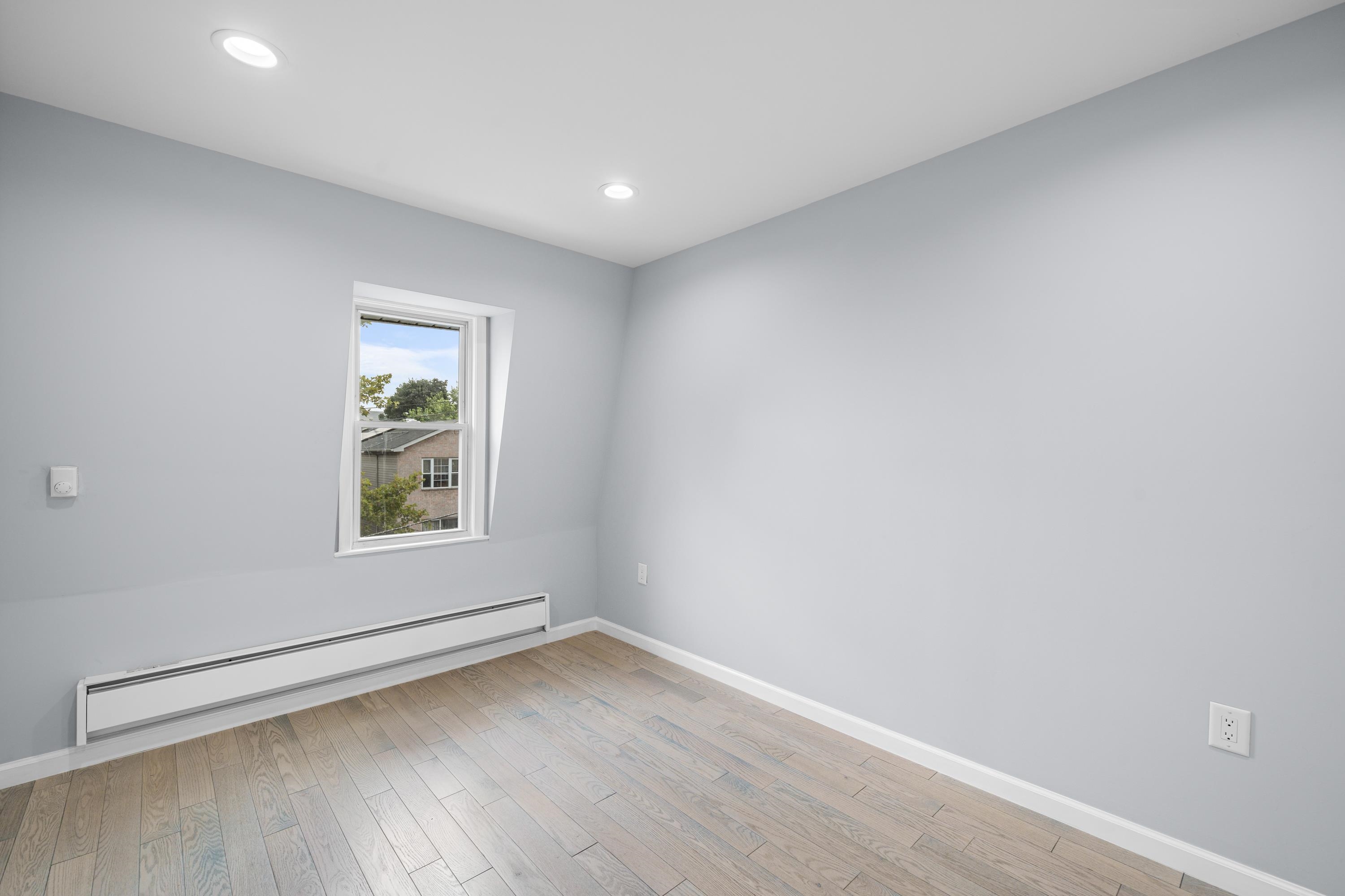 376 FORREST ST Unit: 3