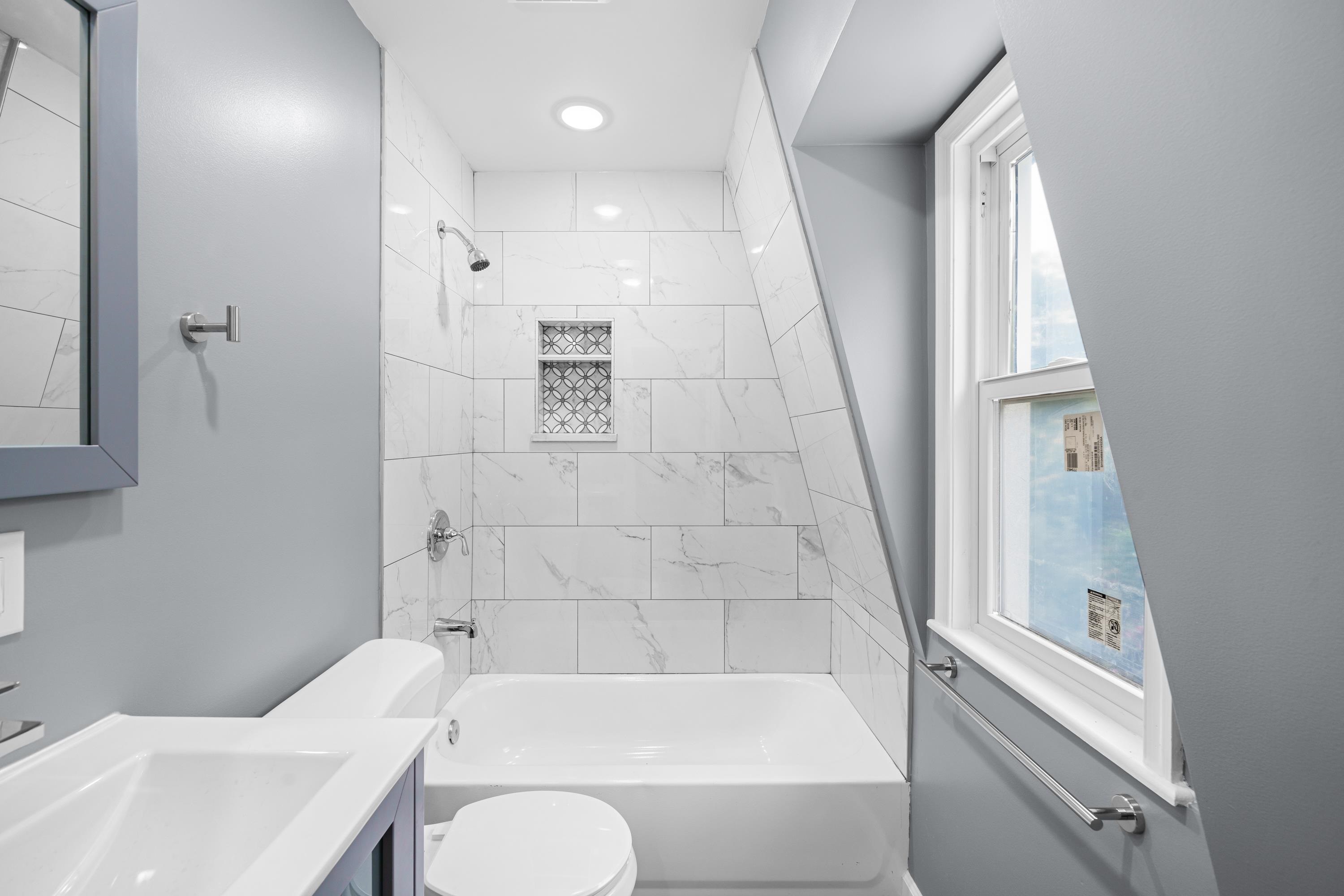 376 FORREST ST Unit: 3