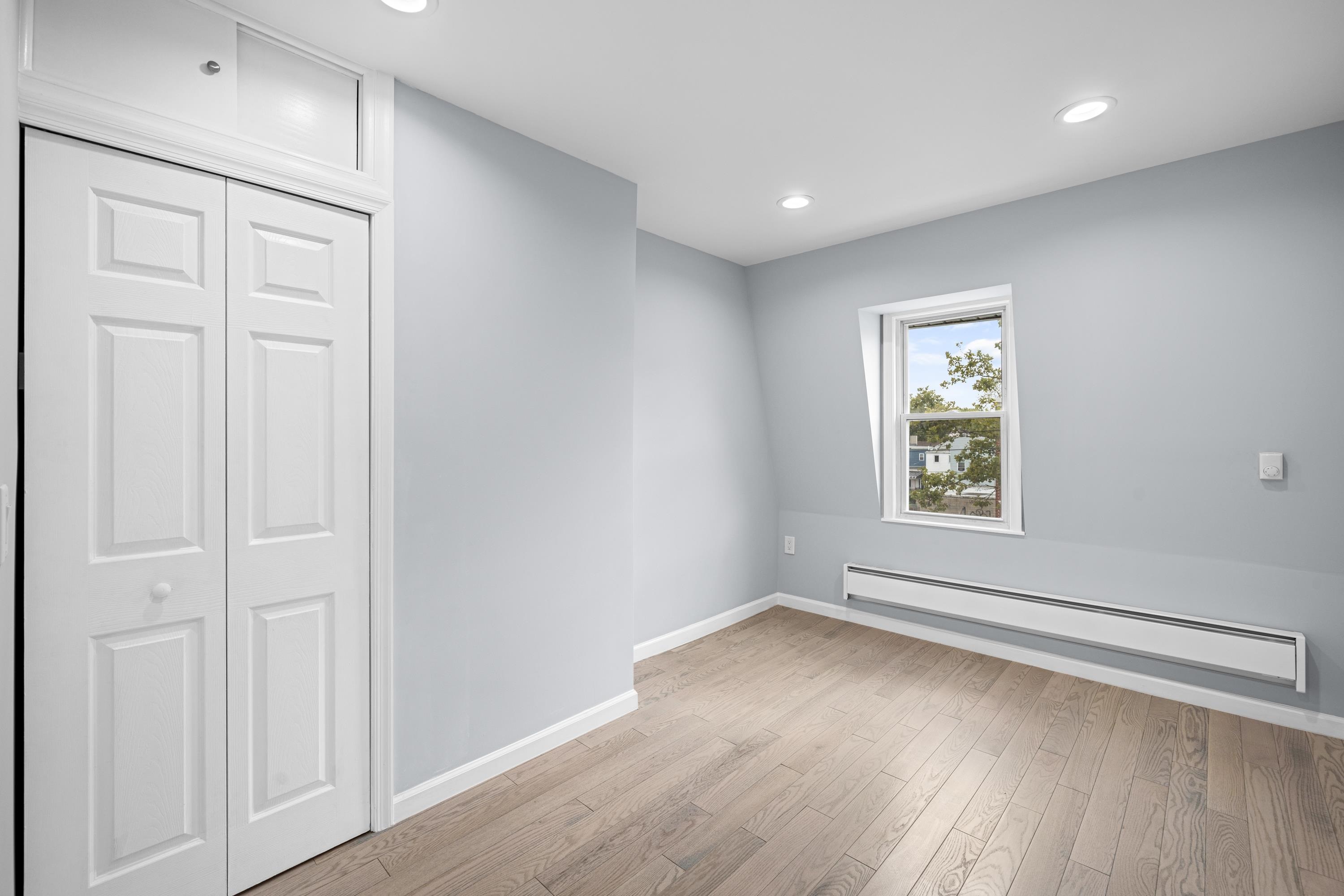 376 FORREST ST Unit: 3