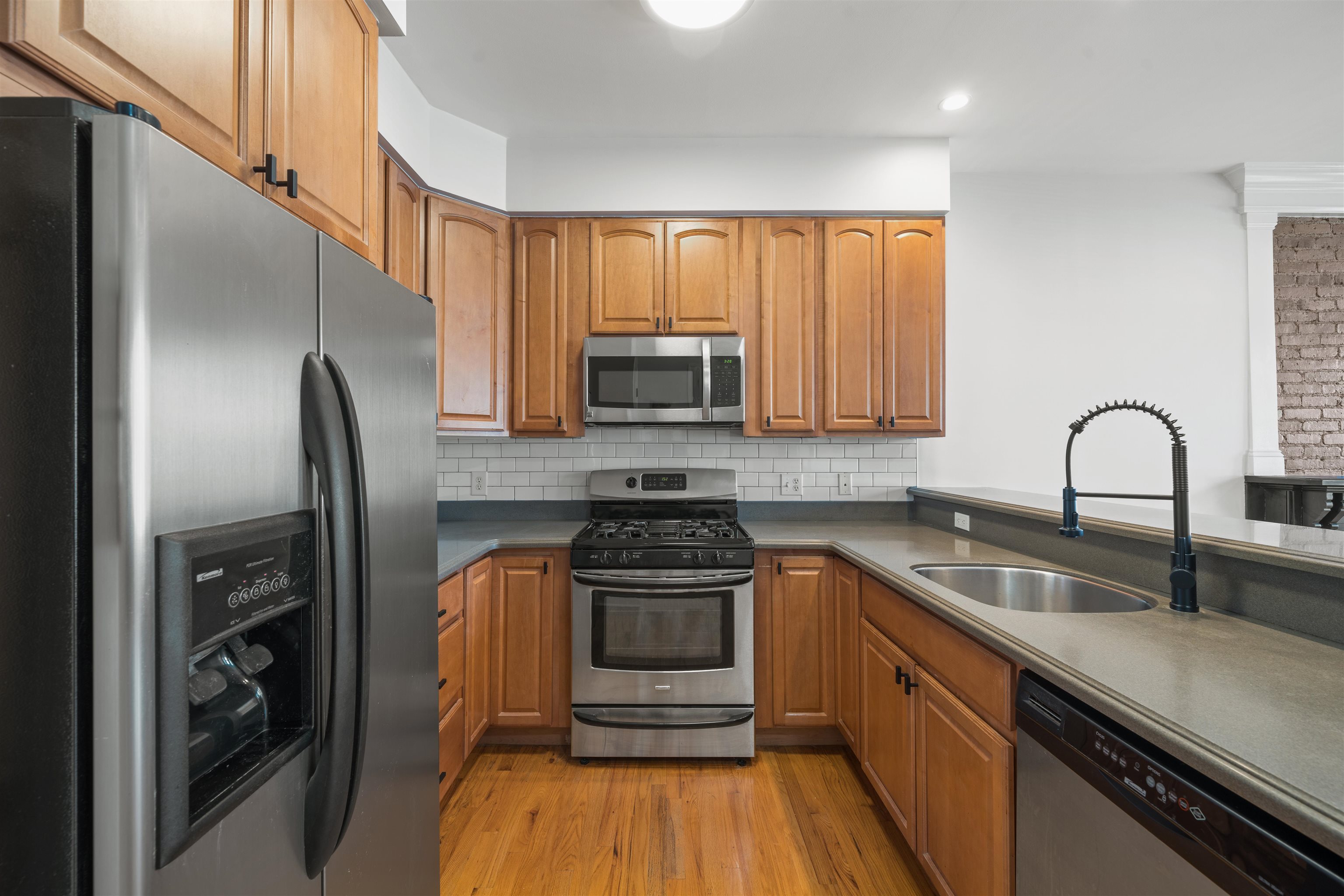 287 GRAND ST Unit: 1