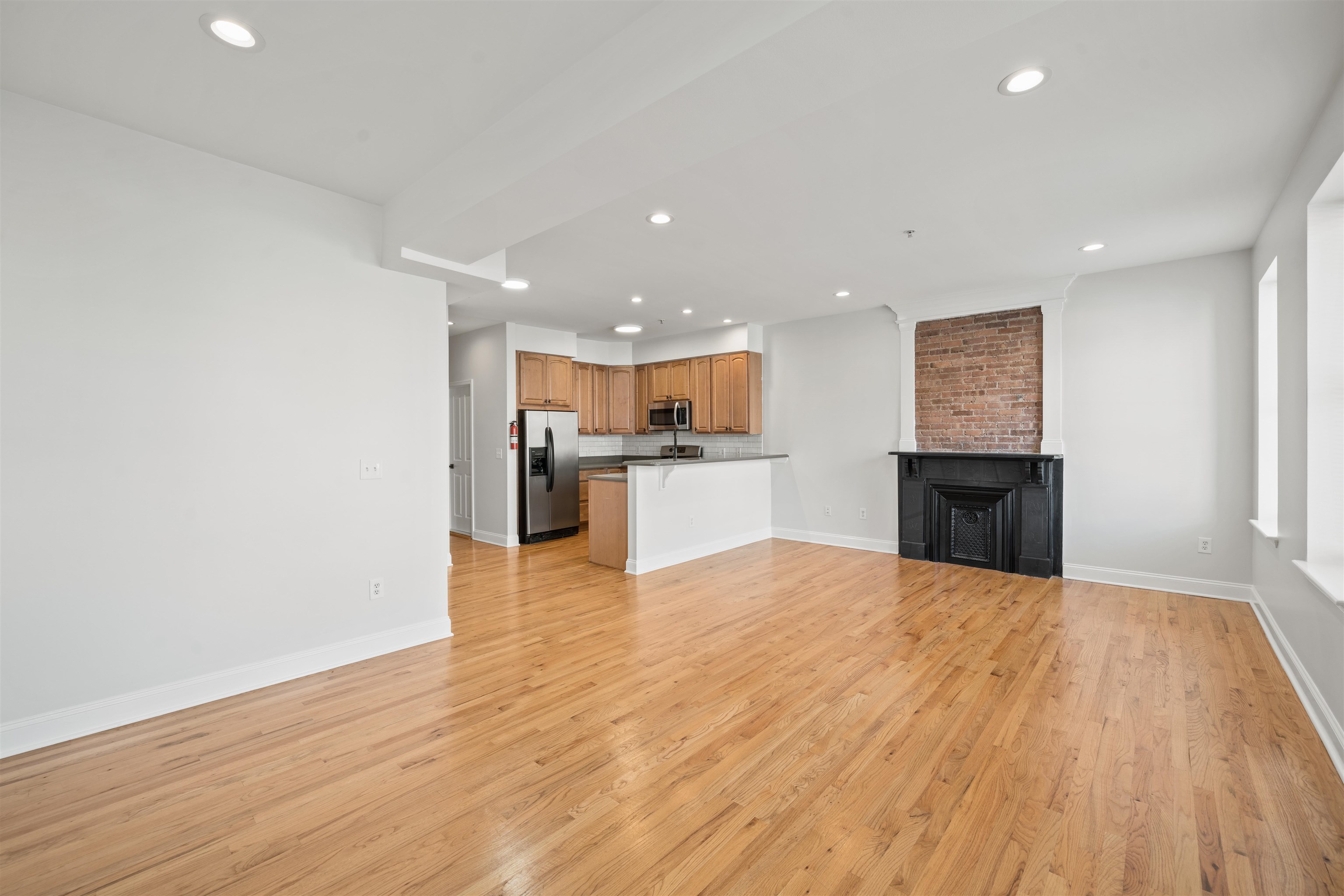 287 GRAND ST Unit: 1