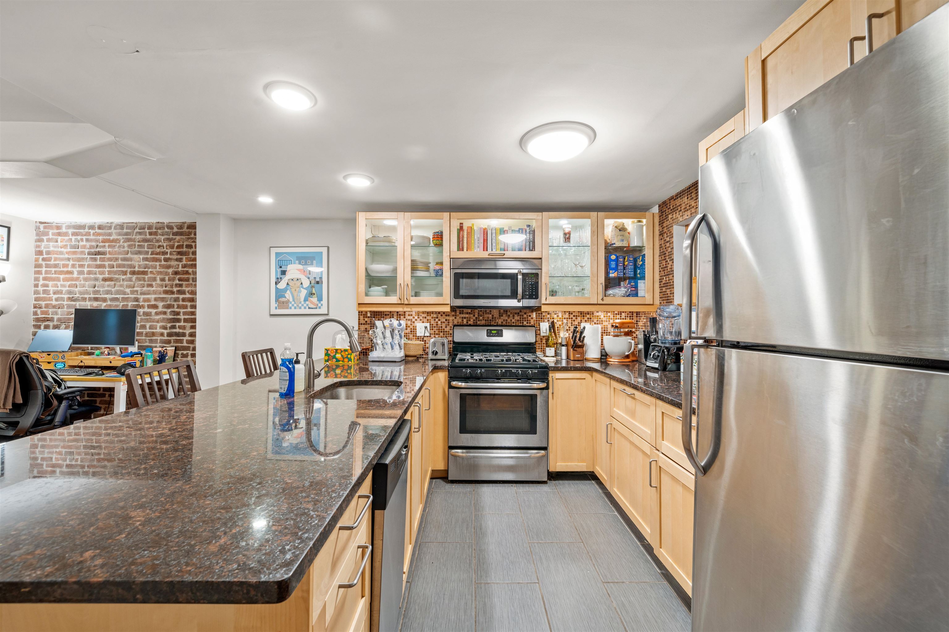 194 WASHINGTON ST Unit: 1