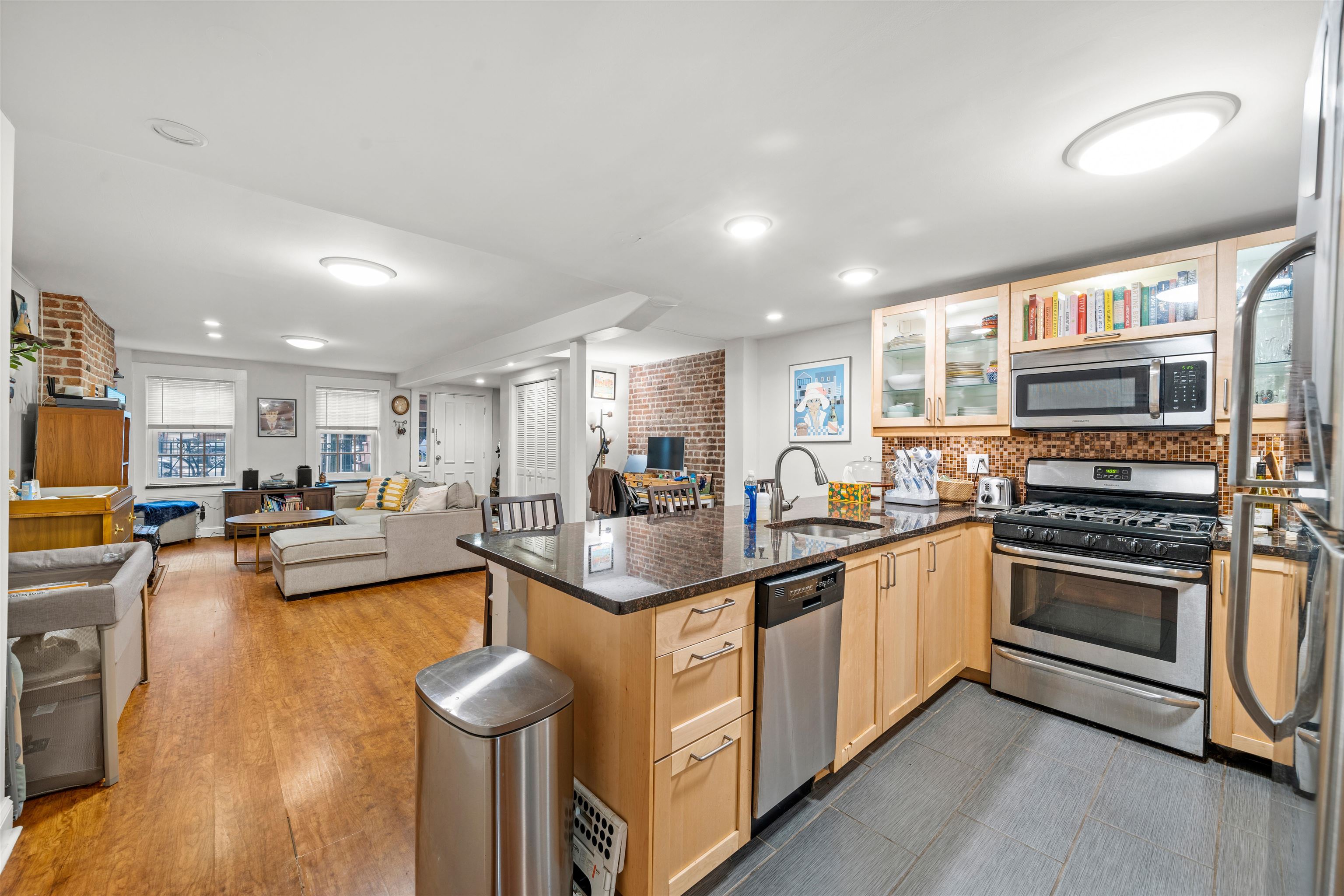 194 WASHINGTON ST Unit: 1