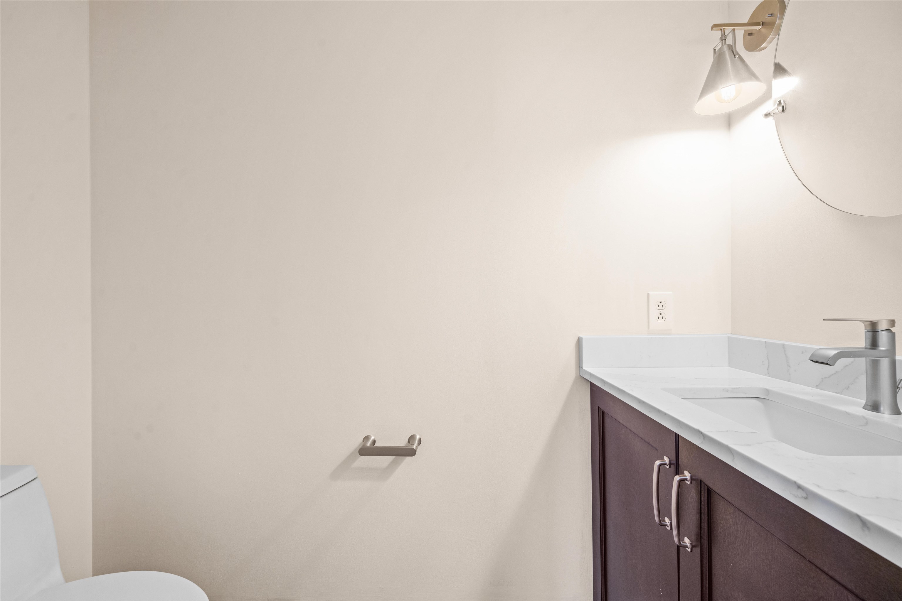 242 BARROW ST Unit: 2B