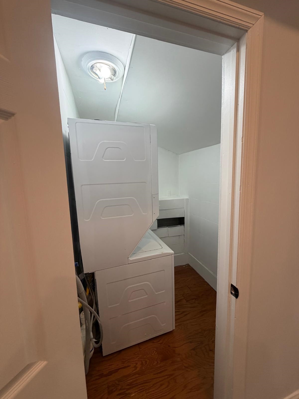 406 COMMUNIPAW AVE Unit: 4