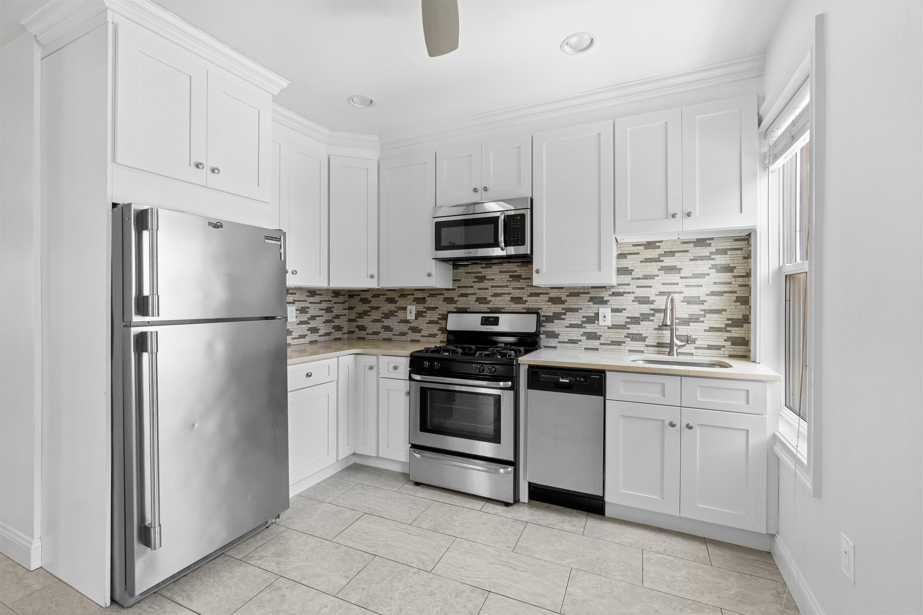 14 COLES ST Unit: 2