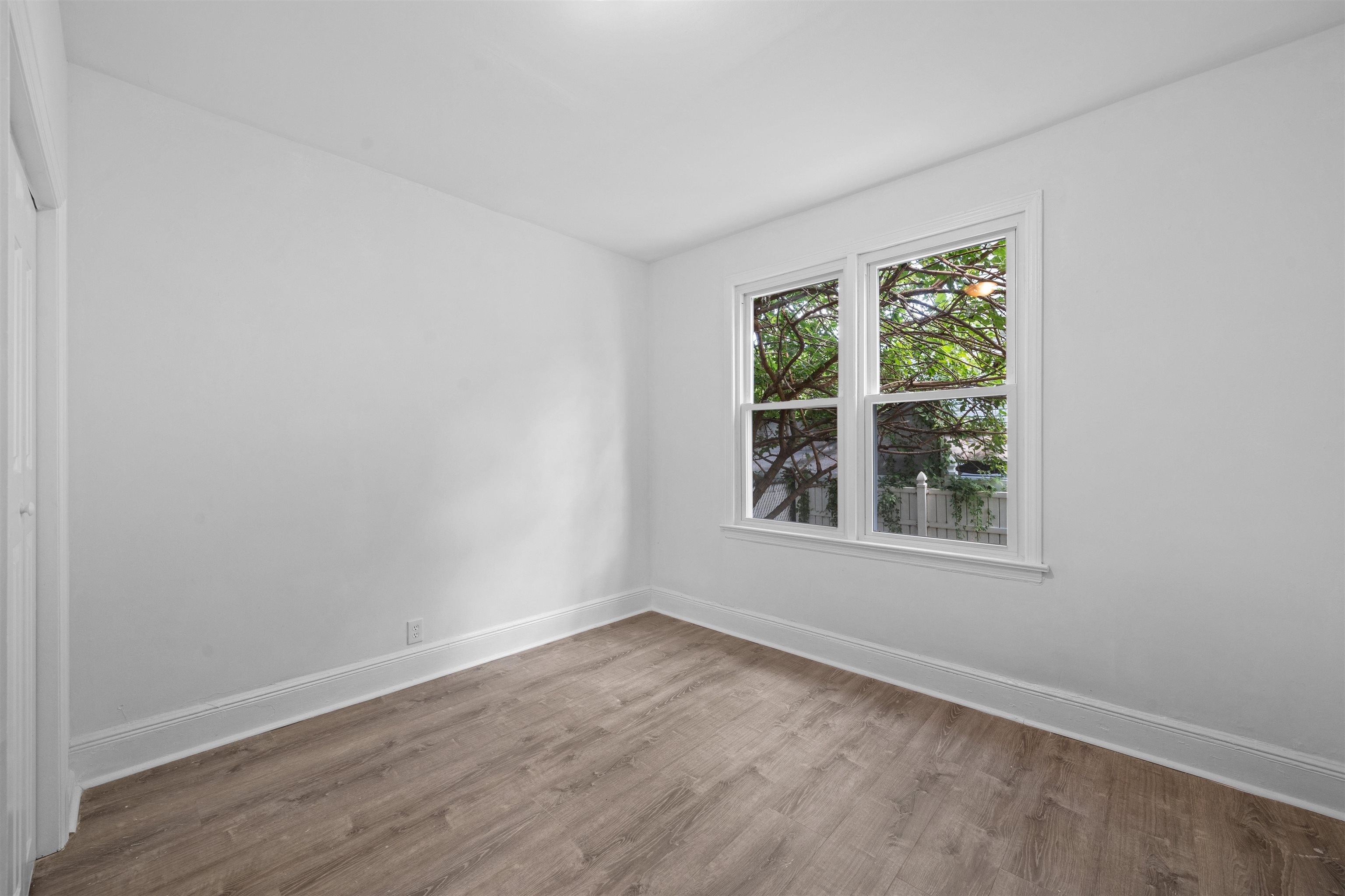 160 GARFIELD AVE Unit: 1F