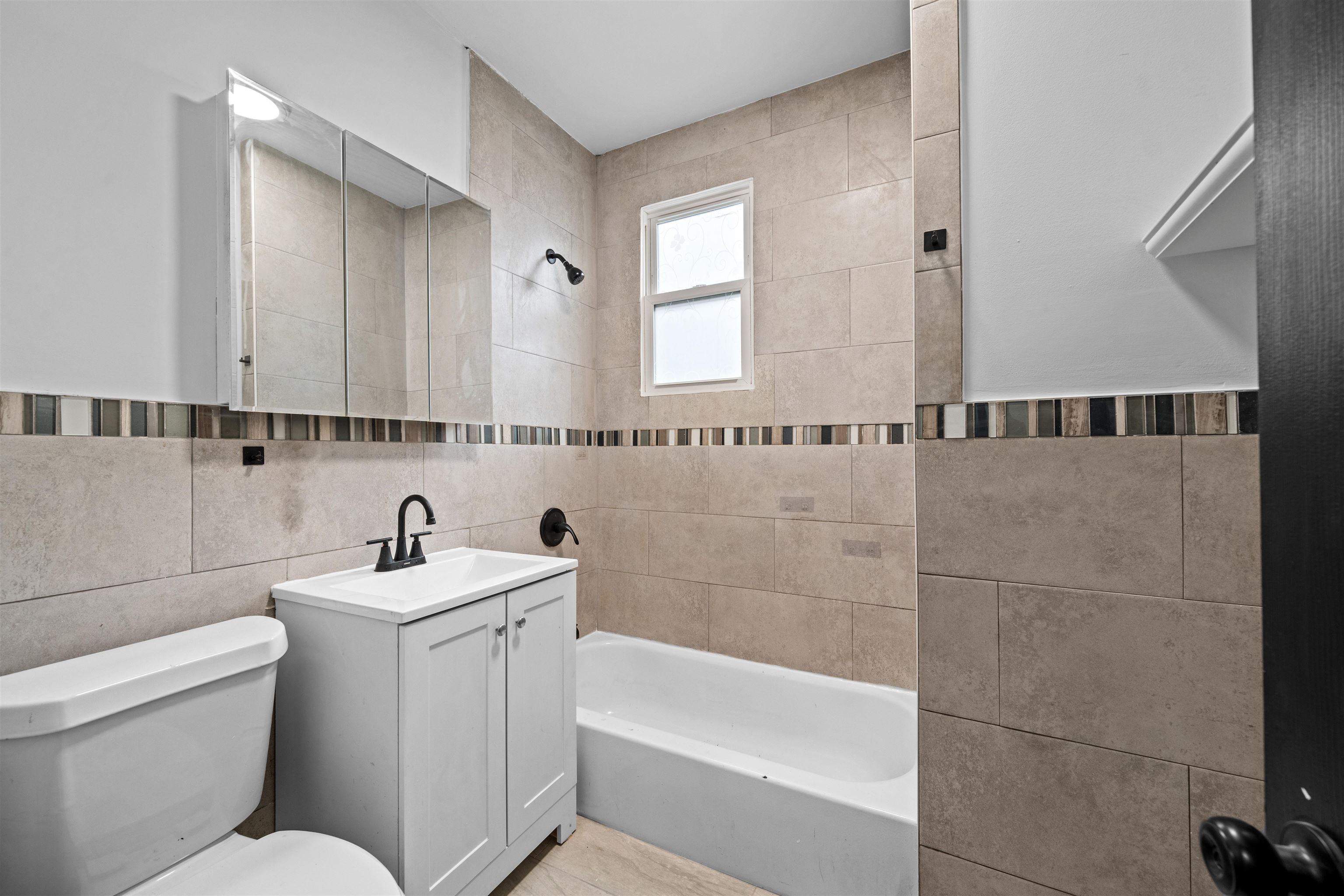 160 GARFIELD AVE Unit: 1F
