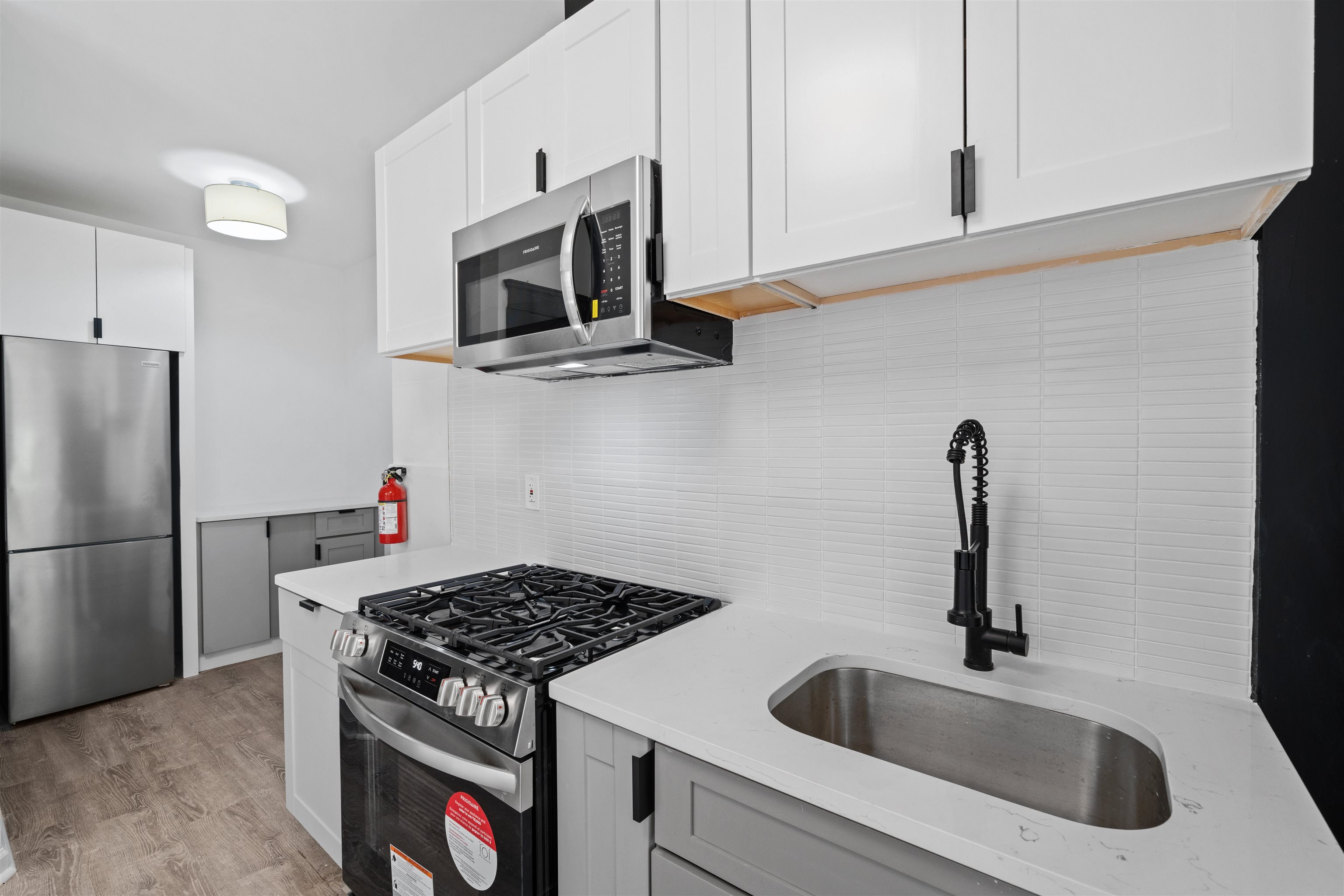160 GARFIELD AVE Unit: 1F