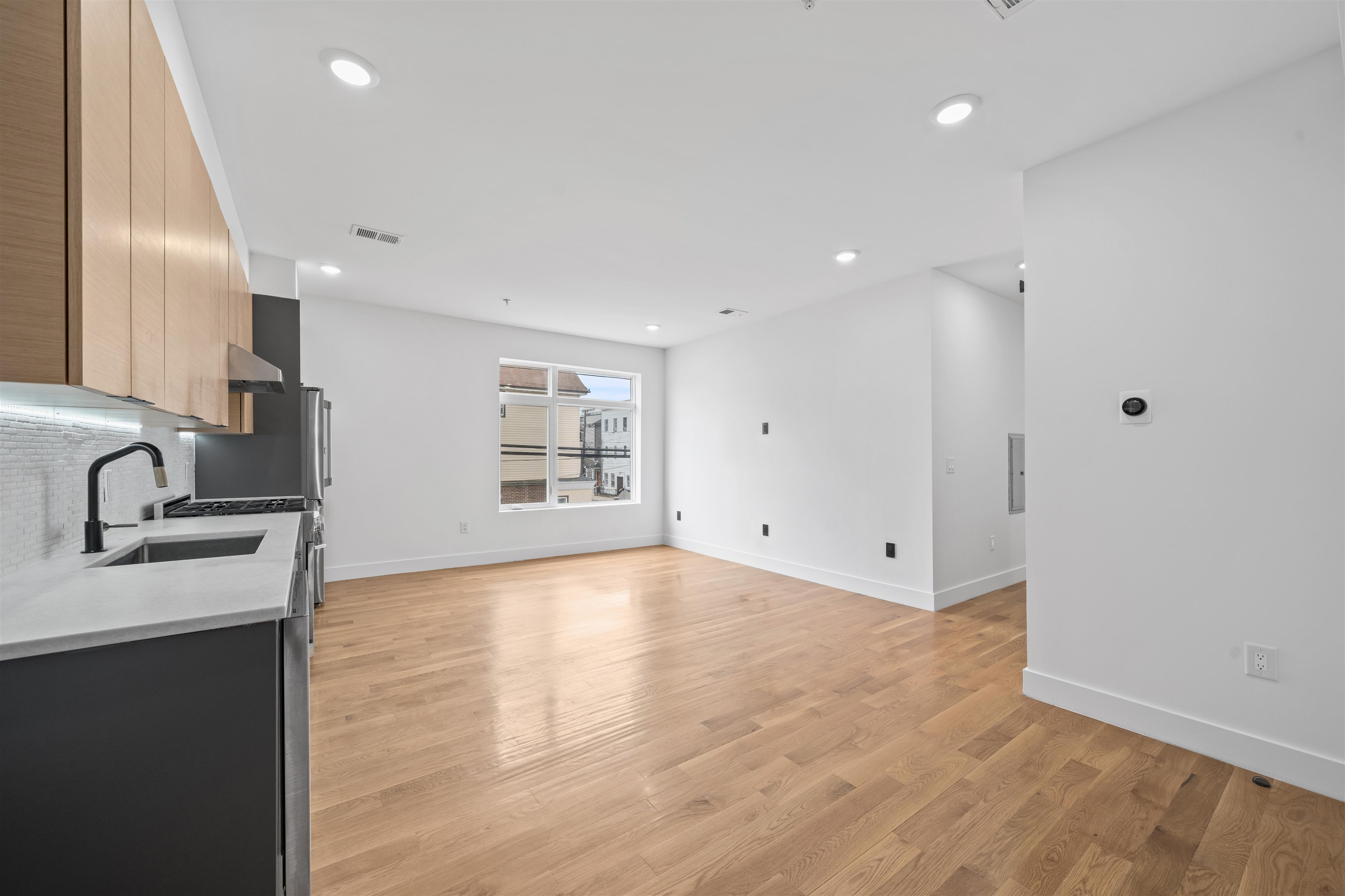 47 HANCOCK AVE Unit: 201