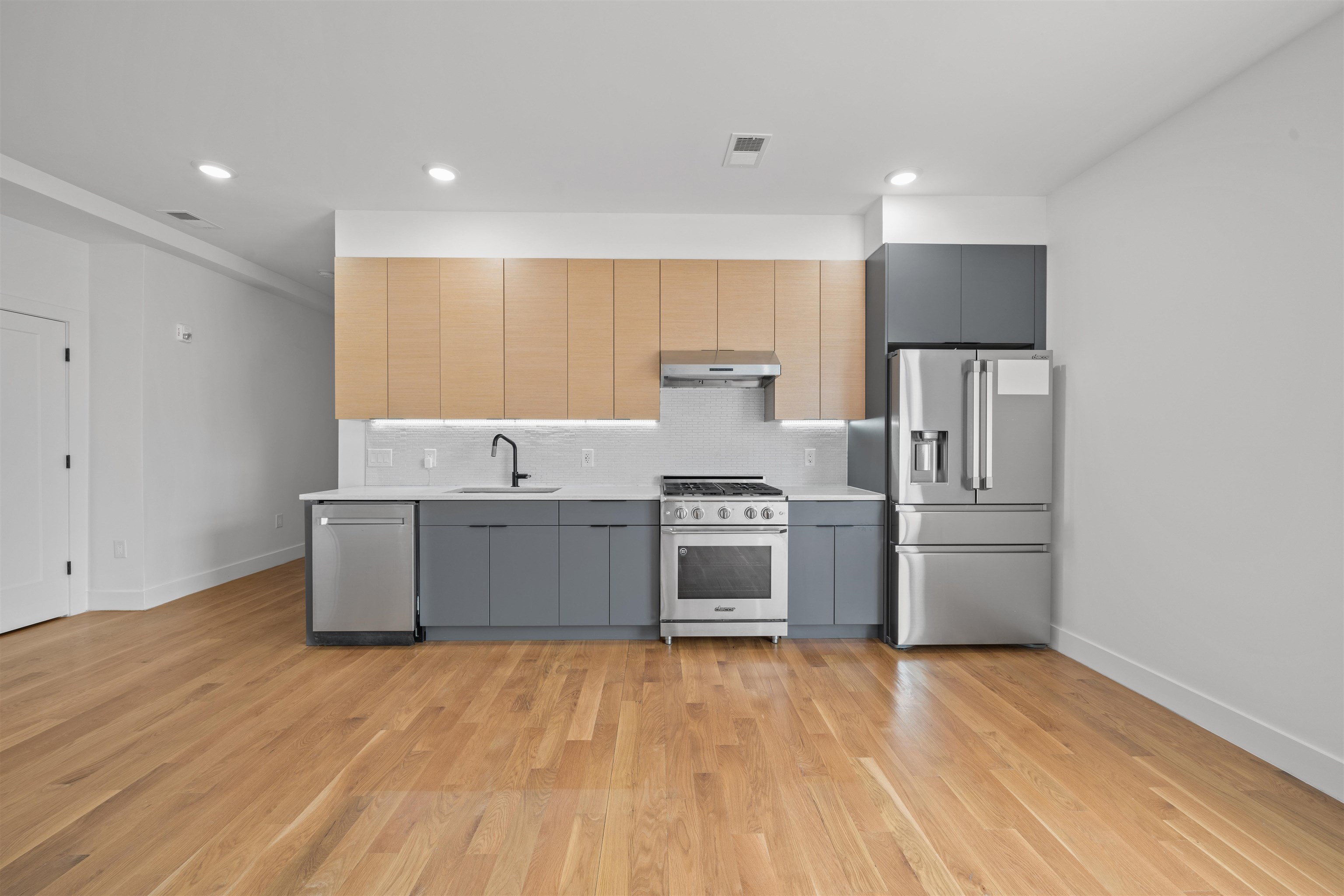 47 HANCOCK AVE Unit: 201