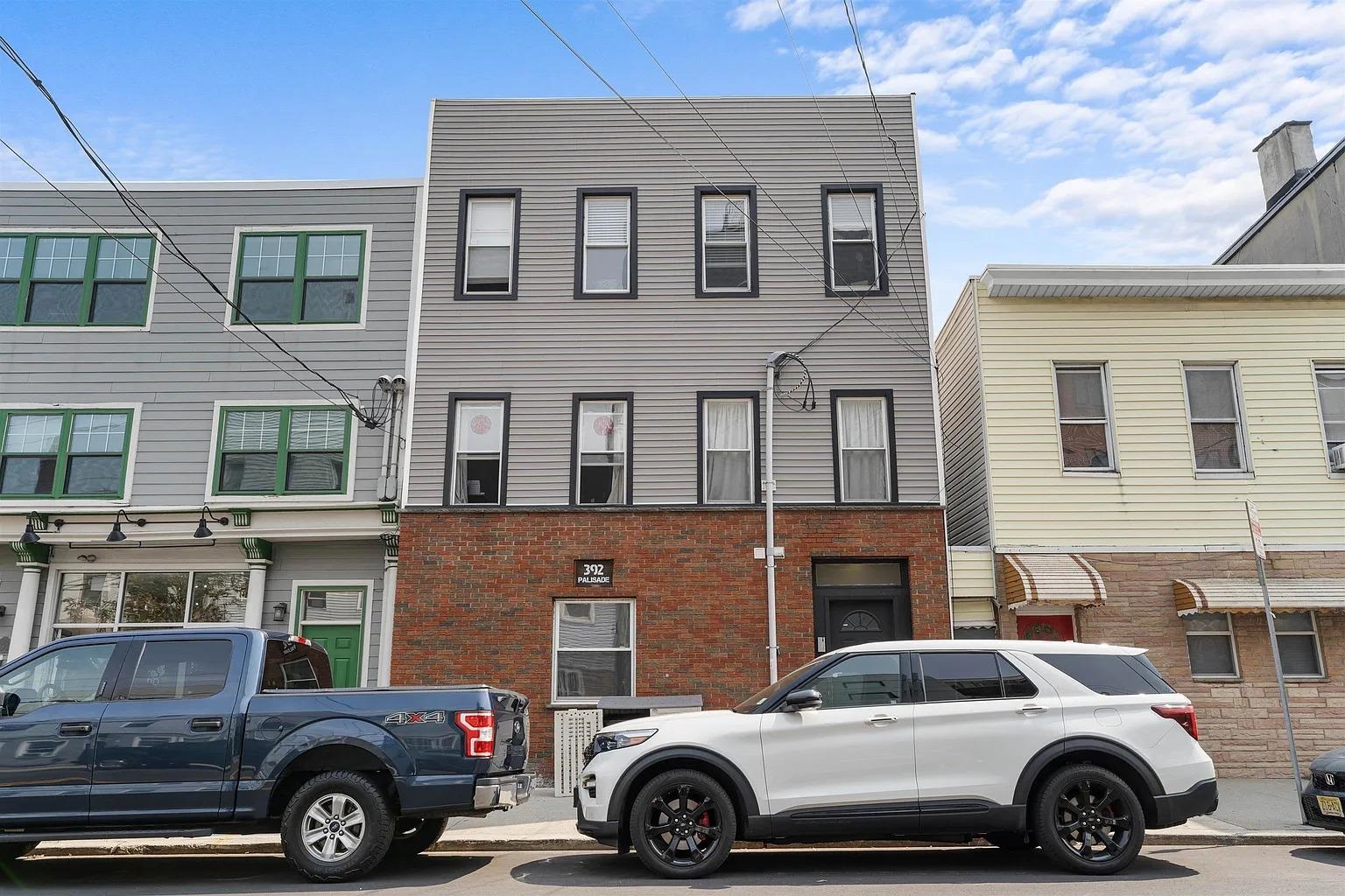 392 PALISADE AVE Unit: 2