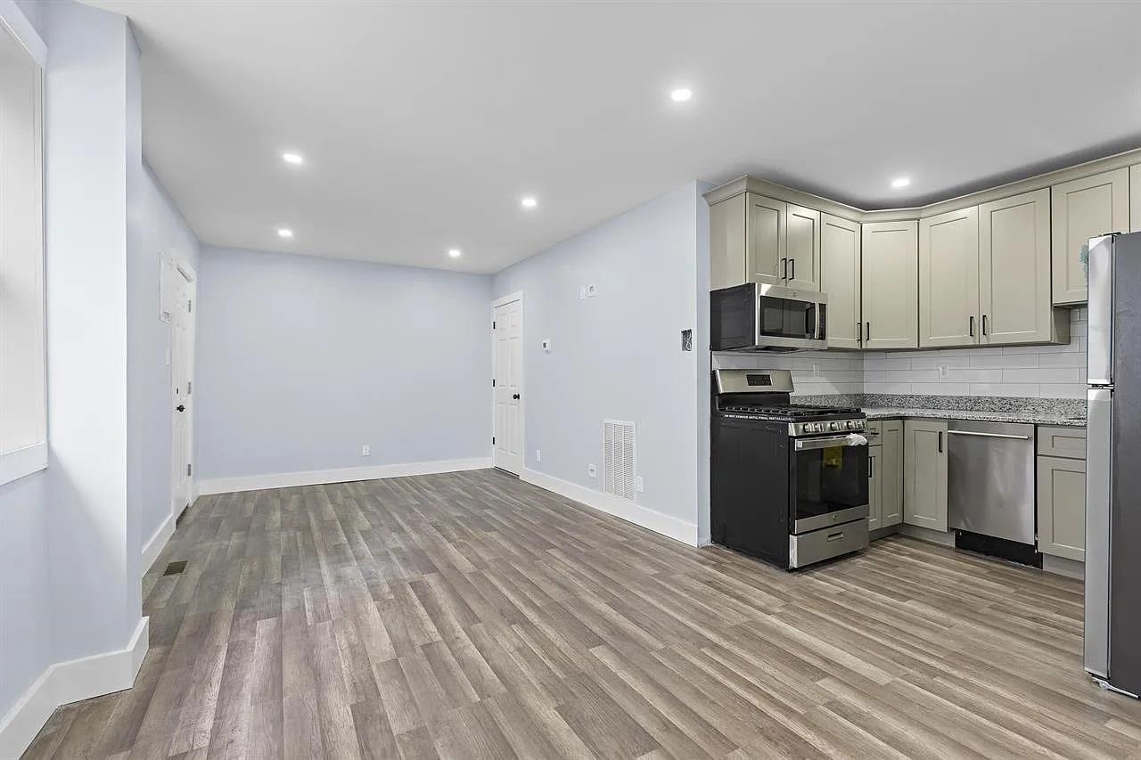 392 PALISADE AVE Unit: 2