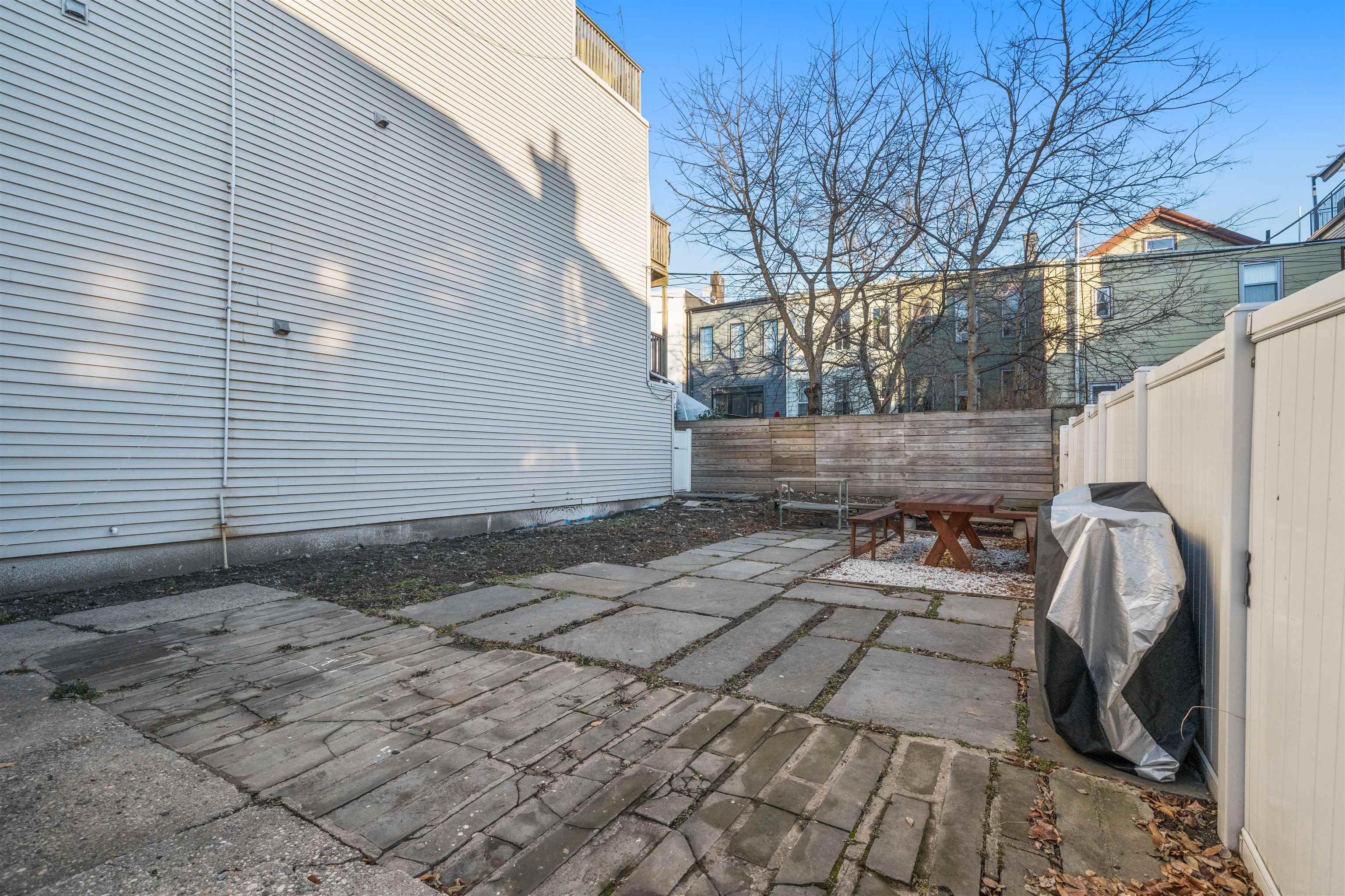392 PALISADE AVE Unit: 2