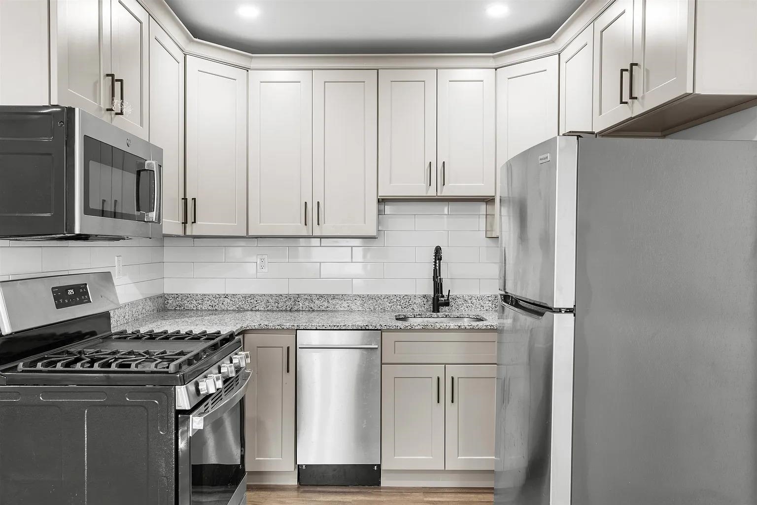 392 PALISADE AVE Unit: 2