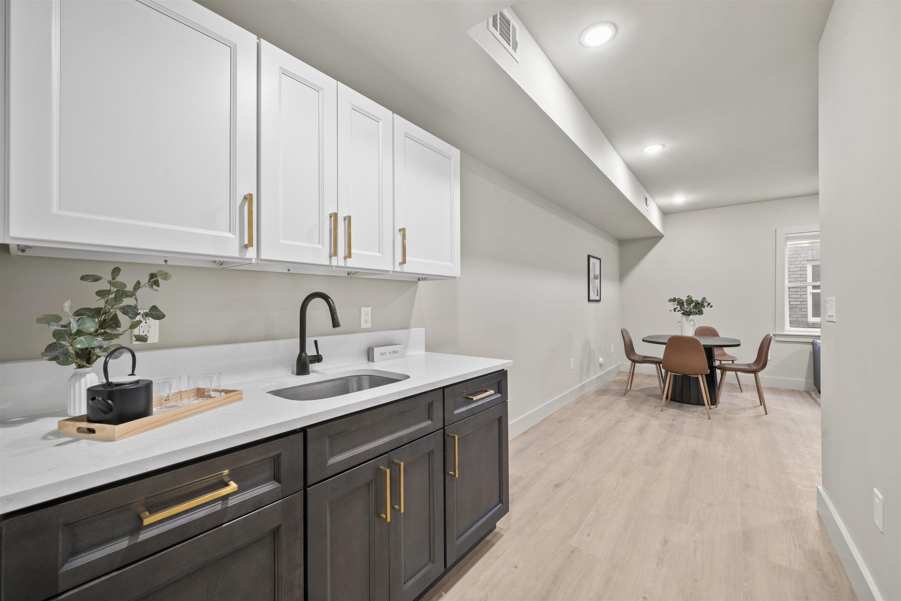 279 PEARSALL AVE