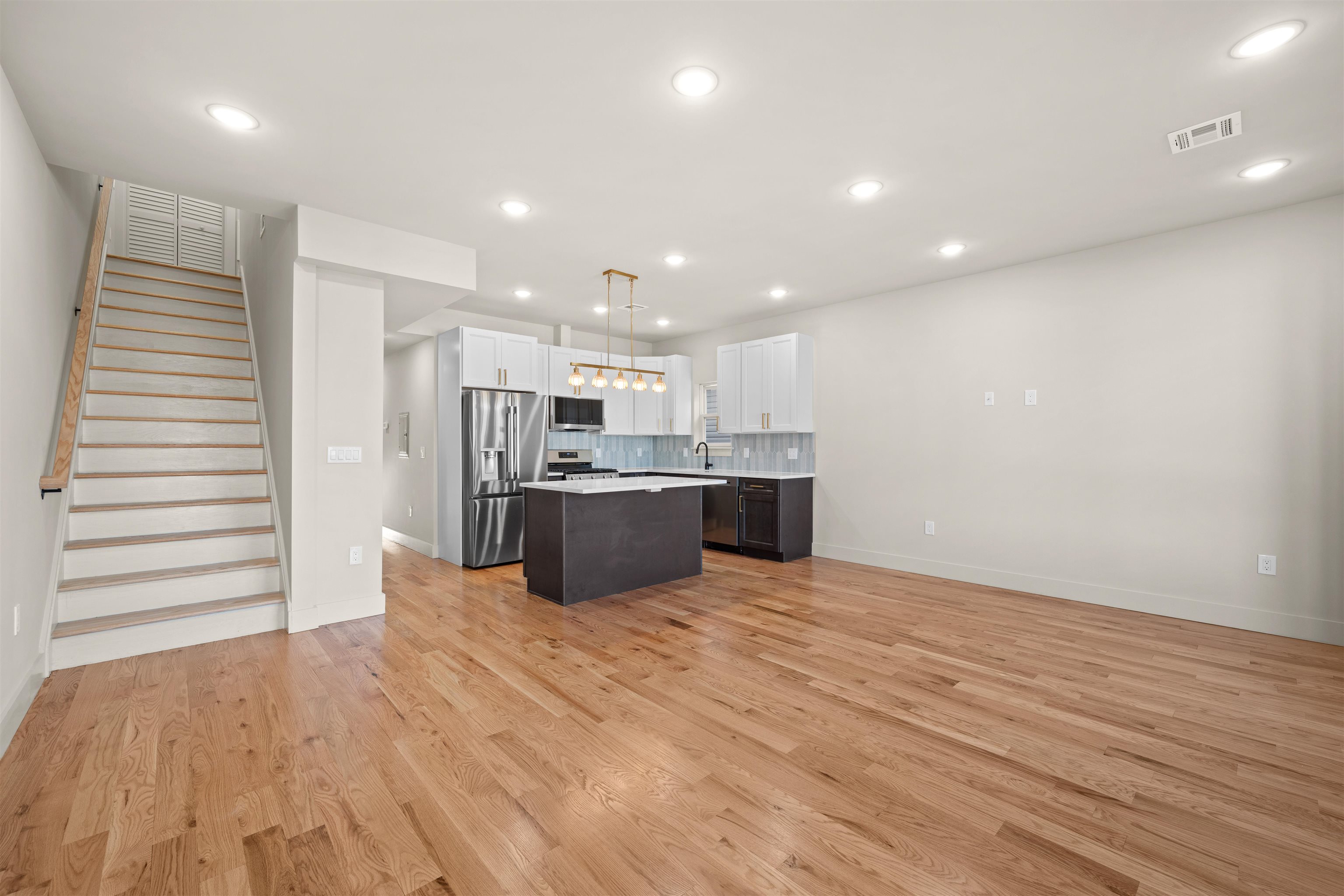 279 PEARSALL AVE