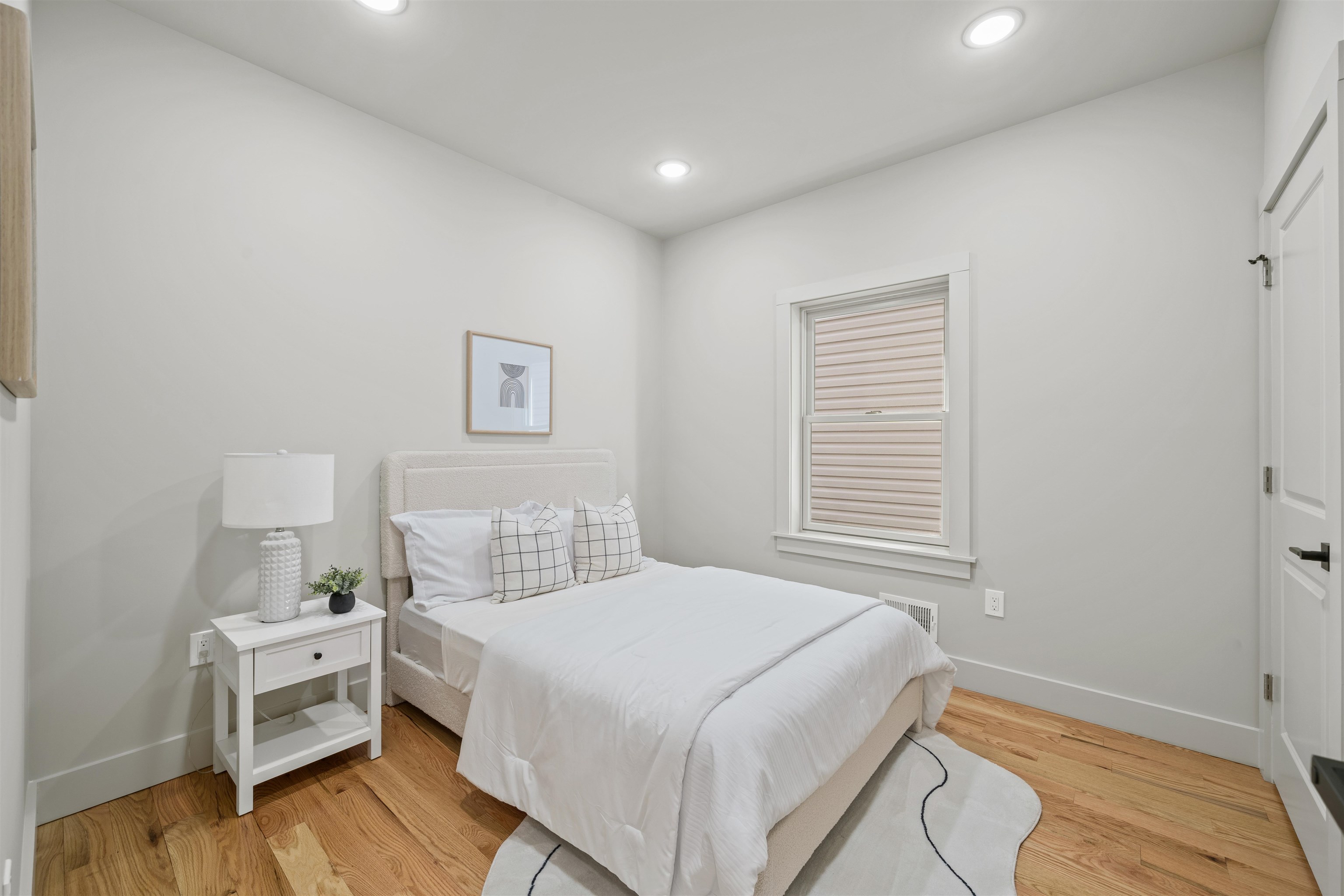 279 PEARSALL AVE