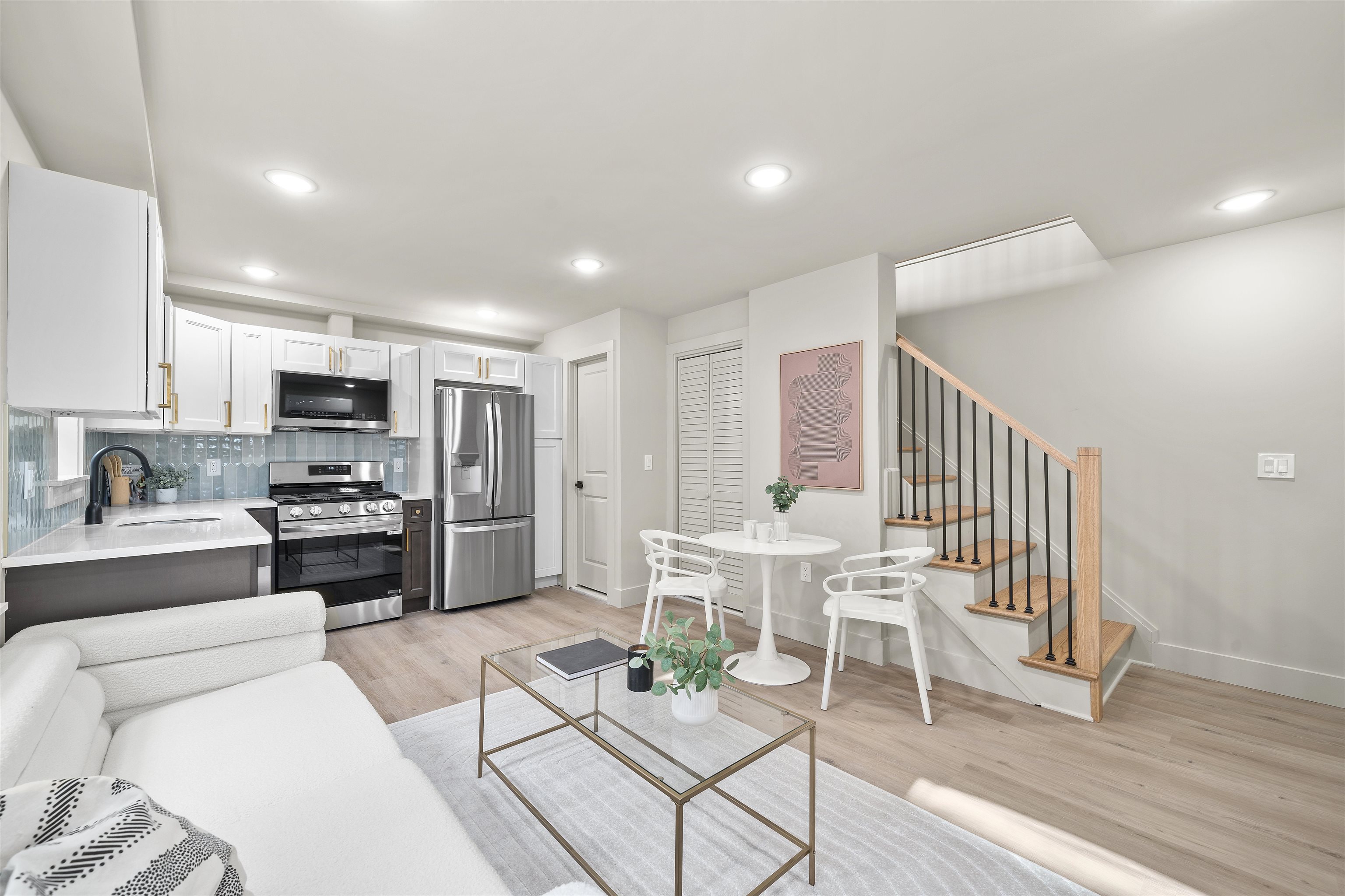 279 PEARSALL AVE
