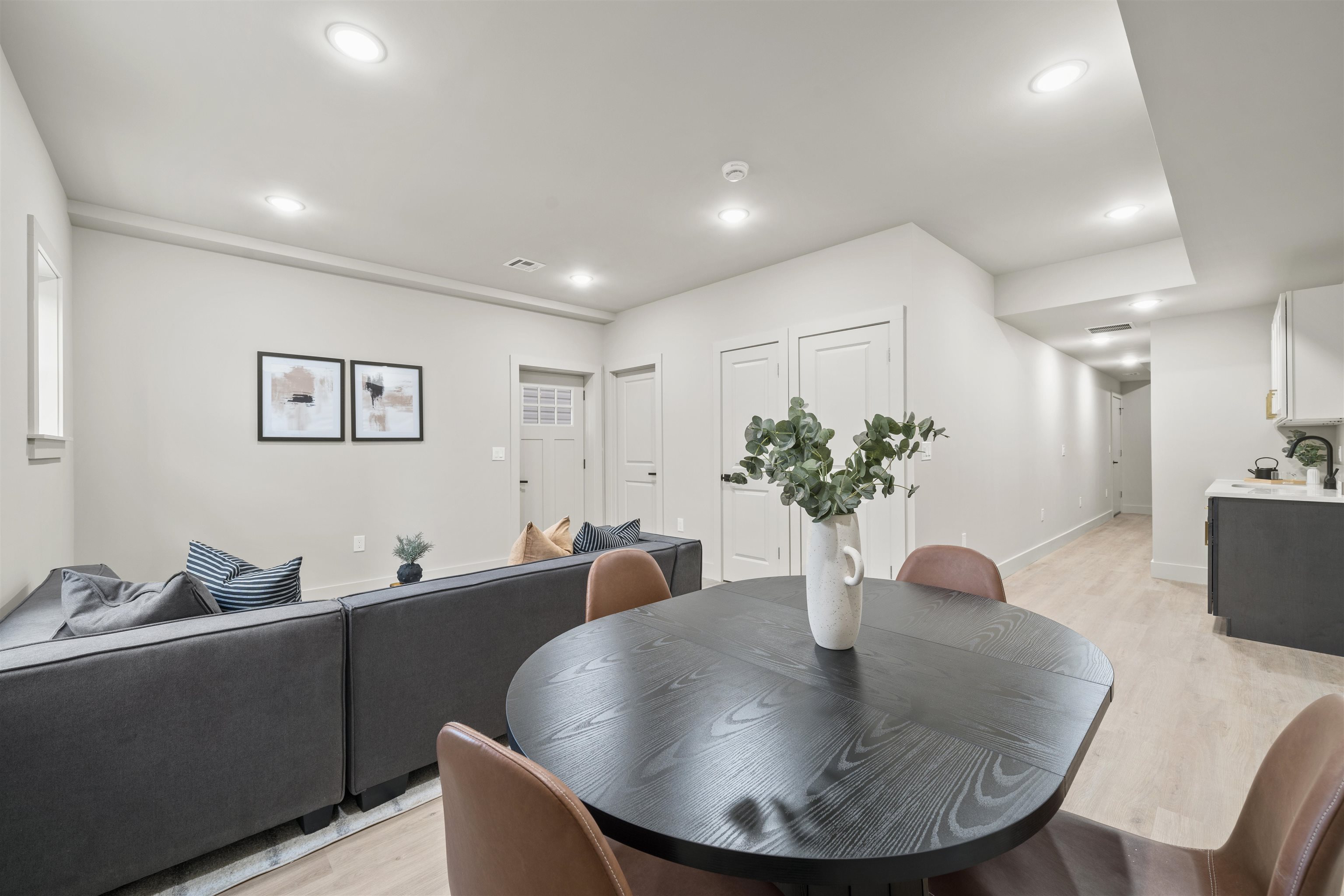 279 PEARSALL AVE